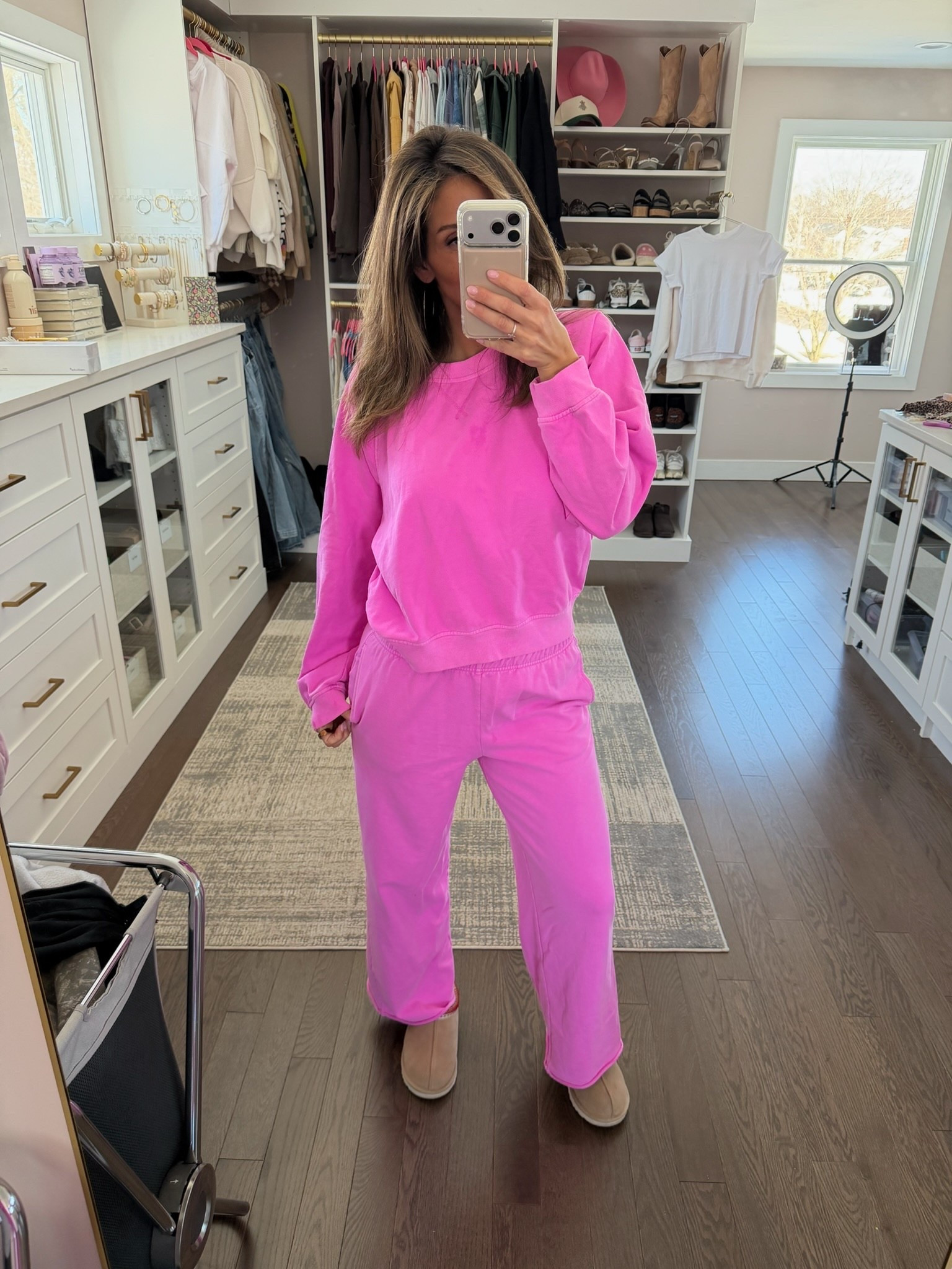 The best gap sweatset 

#LTKSeasonal #LTKootd #LTKgrwm