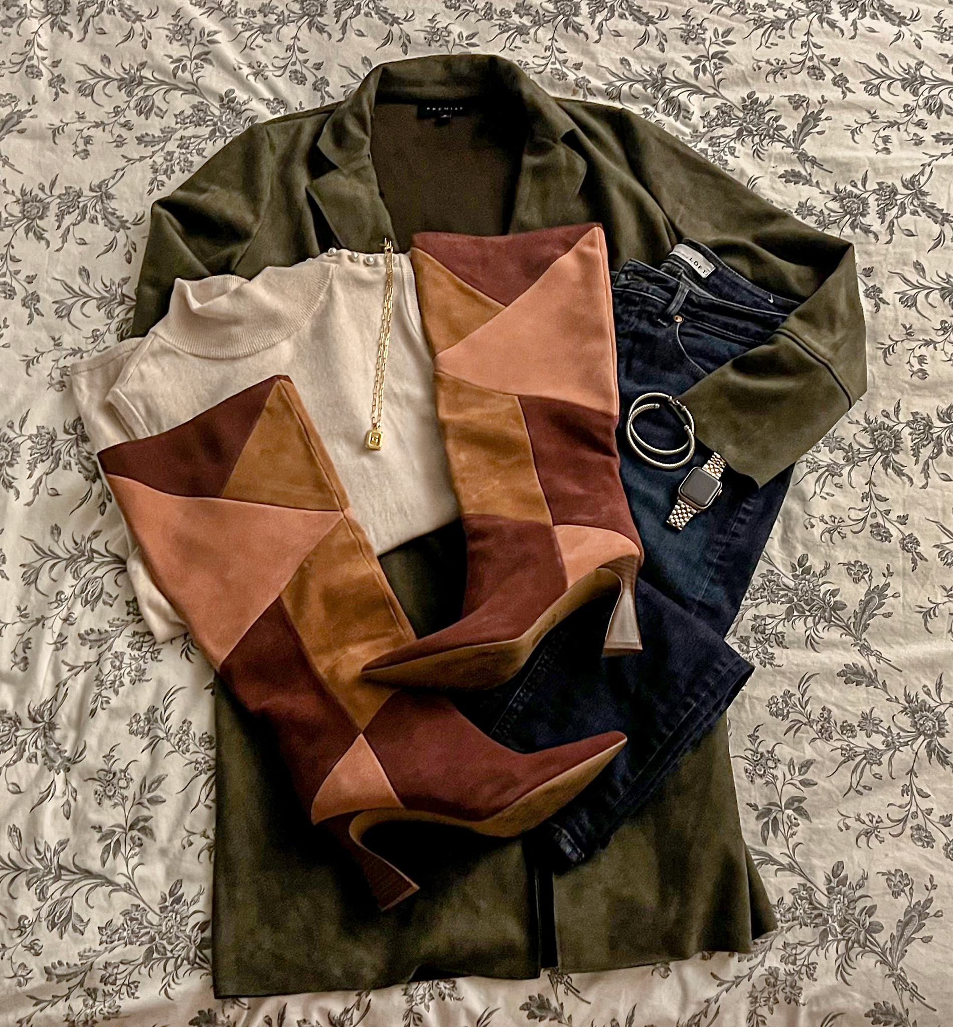 Date night outfit idea loading into your inbox right now. These outfits are also great for Friendsgiving and Thanksgiving for a more upscale casual look. 

#thanksgiving #holiday

#LTKHoliday #LTKSeasonal #LTKworkwear