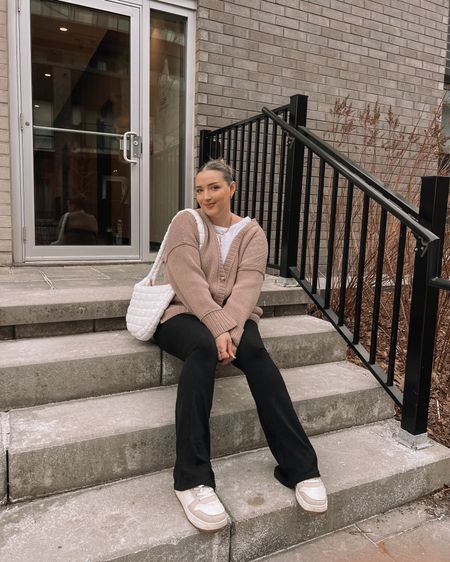 Comfy outfit - Abercrombie cardigan, black flare leggings, Amazon puffer bag


#LTKmidsize #LTKfindsunder100 #LTKstyletip