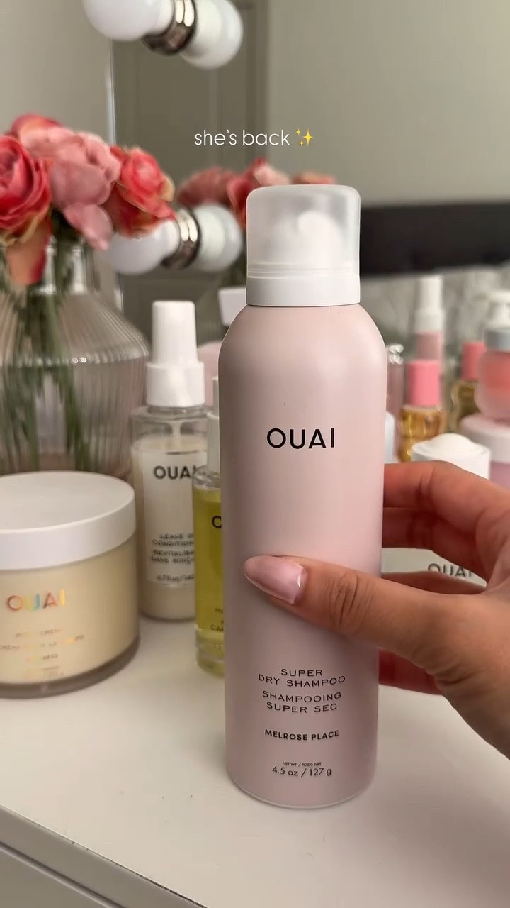she’s back ✨ @theouai super dry invisible dry shampoo in the scent melrose place

smells so, so good and absorbs oil very quickly. it’s the best dry shampoo I have ever used! ouai seriously needs to make this into a fragrance 🤭

#dryshampoo #newbeauty #trendingbeauty #aesthetic #prettypackaging #softgirlaesthetic #beautyproducts #girlygirls #beautyreels #pinkpinkpink #asmr #cleangirl #thatgirl #trending #fyp #ugc #ugccreator @influenster #complimentary #OUAISuperDryShampoo #theOUAI