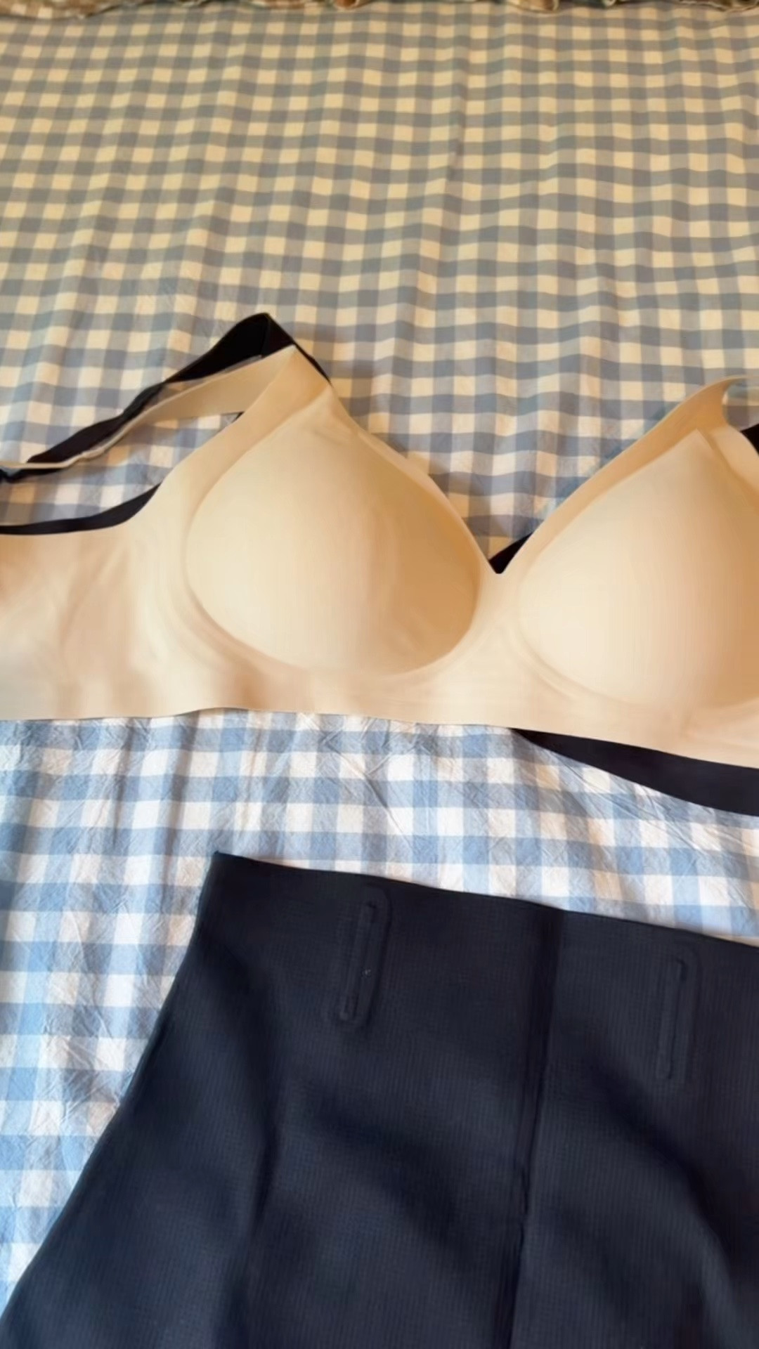 Amazon basics I keep reaching for lately 🤍
This seamless V-neck bra is so comfortable and supportive without any underwire, and the shaper shorts are perfect under dresses for a smooth, comfortable fit. Wearing a size Medium in both! #amazonfashion #amazonfinds #shapewear #wirelessbra #everydayessentials

#LTKmomlife #LTKSeasonal #LTKOver40
