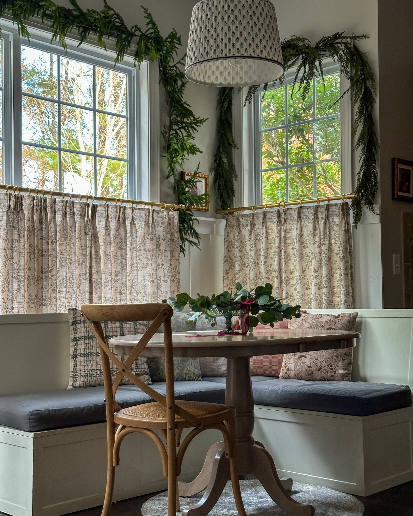 My little holiday café corner ✨
This nook has my whole heart this season; soft florals, warm brass, gathered curtains, and fresh greenery wrapped around the windows… all the little details that make December feel slow and magical.
Rounding everything up here so you can shop the exact pieces I used (or find something similar!). Cozy, cottage-meets-vintage Christmas forever. ❄️🌿

⸻

cozy kitchen nook decor
christmas kitchen ideas
small kitchen decorating
window garland christmas
brass cafe curtain rods
vintage floral cafe curtains
cottage christmas decor
neutral holiday decor
kitchen bench seating ideas
french cottage christmas
cozy home holiday styling
kitchen garland ideas

⸻
#KitchenNookDecor
#HolidayHomeStyle
#CottageChristmas
#LTKHolidayHome
#LTKHome
#VintageInspiredDecor
#ChristmasKitchen
#CozyHomeVibes
#WindowGarland
#NeutralChristmasDecor


#LTKSeasonal #LTKHome #LTKHoliday