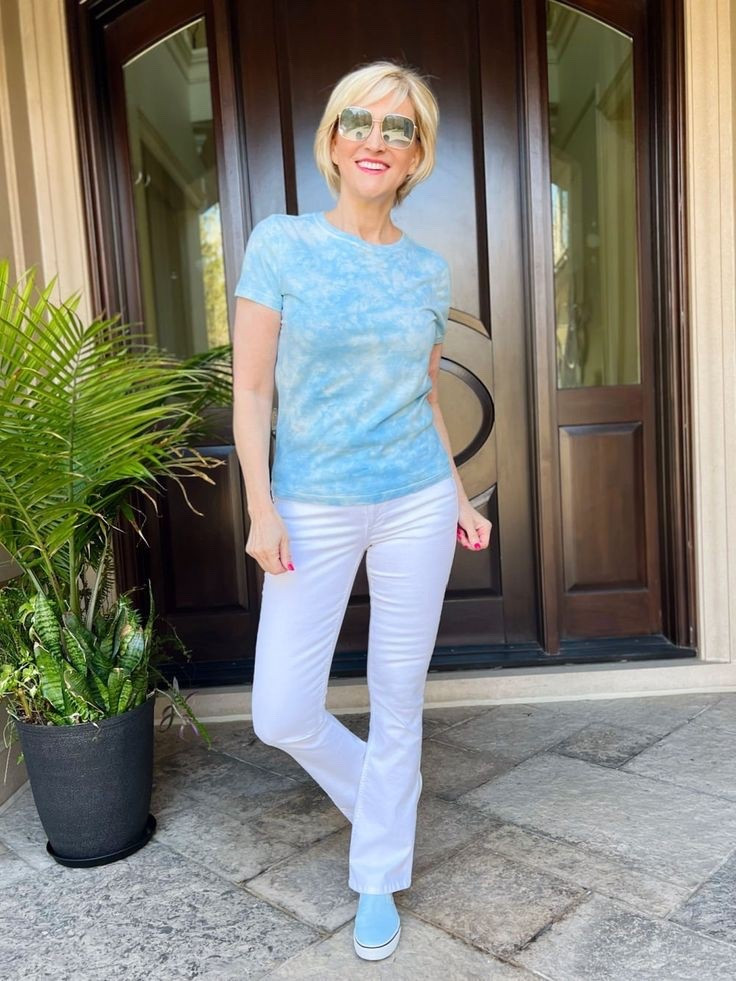 This simple tee has a cool twist- a tie dye print that makes you look like you’re floating in the clouds. It’s a playful print for a summer getaway.


#LTKSeasonal #LTKOver40 #LTKSummerEdit