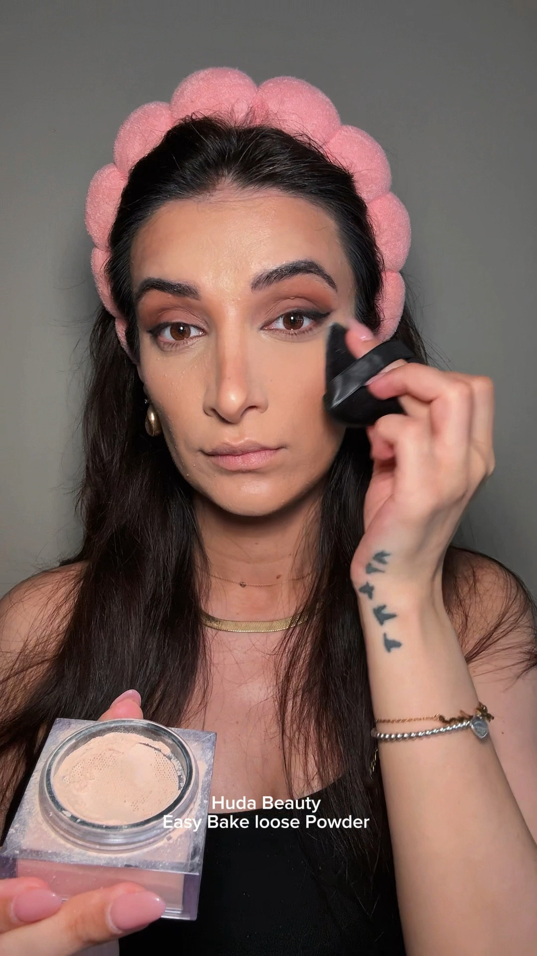 I can’t stop talking about this loose powder!!!! #hudabeauty #easybake #worththehype

#LTKBeauty #LTKFestival #LTKSaleAlert