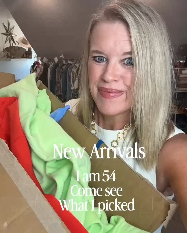 —Spanx—

Have you tried Spanx lately? It’s more then Shape-wear 

New Arrivals you’re going to want..

I am 54 and here’s my latest picks✔️

I have a 15% off code 
⚠️Use code Deardarcyxspanx 

Comment “Shop” for links 
And I’ll send you all the details
⬇️

What’s in my box 📦 

-Crew neck sweatshirt in zest
-Air essentials cropped zip back sweatshirt
-black strapless one piece swim suit with removable camo straps 
-Sports dress with built in bra and shorts
- Stripped shirt dress with large bow belt
-Linen wide Leg pant 

❤️Wearing the fully lined linen tank dress
-linen 5 inch shorts
- 360 denim tank top 

Wardrobe builders you’ll grab on repeat
