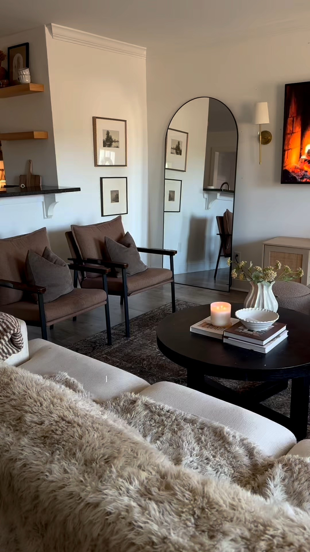 This rug is so perfect this is the second time I have purchased it! So afforable, soft and gives the cozy moody vibes I looove ✨🪩🤎 #homedecor #moodyaesthetic #moodydecor #cozyhome 