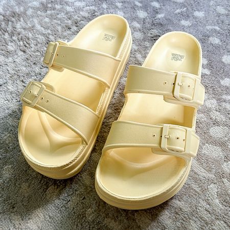 The perfect throw on and go summer sandals! ✨

Super comfy and fit TTS!

#LTKshoecrush #LTKtravel #LTKfindsunder50