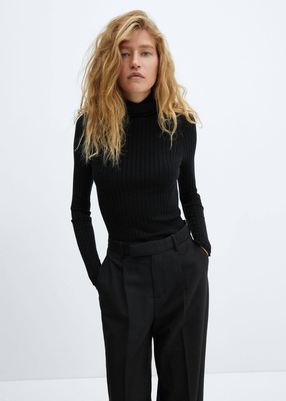 Pull-over à col montant en maille côtelée | MANGO (FR)
