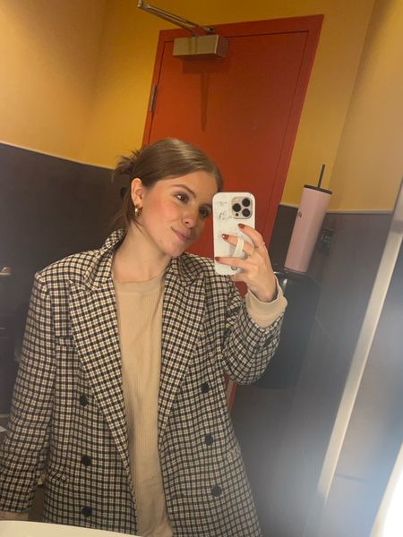 Running errands, Out to eat mirror selfie outfit with oversized blazer, travel water bottle & gold hoops