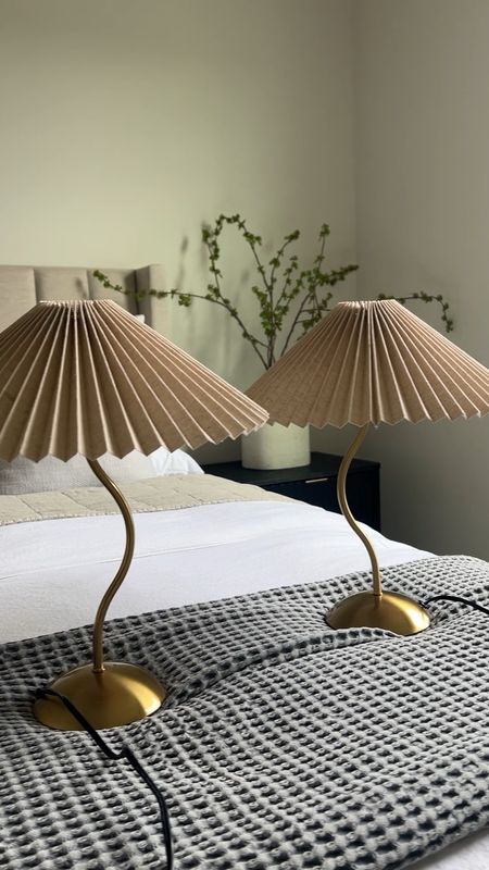 Squiggle zig zag lamps from Amazon — just $38 which is a steal in comparison to others that look just like it! Using these in our guest room on the night stands 🤎💡🔗〰️ #AmazonHomeDecor #AmazonFind

#LTKHome