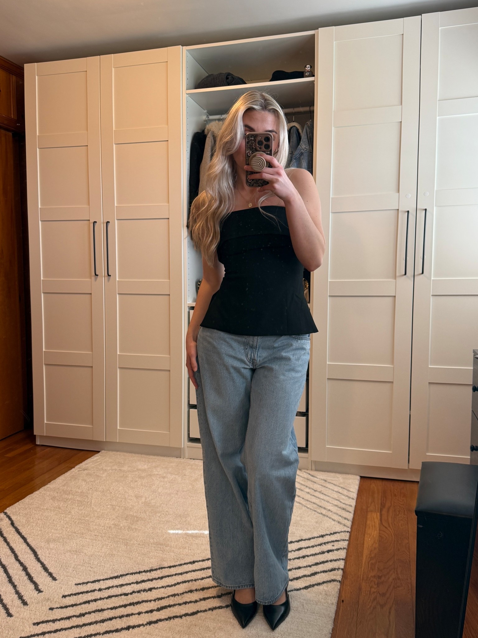 Tube top, cool girl, trendy, ootd, spring outfit, girls day, brunch outfit night out outfit, dinner date, low rise, baggy jeans, outfits 2026, spring 2026 