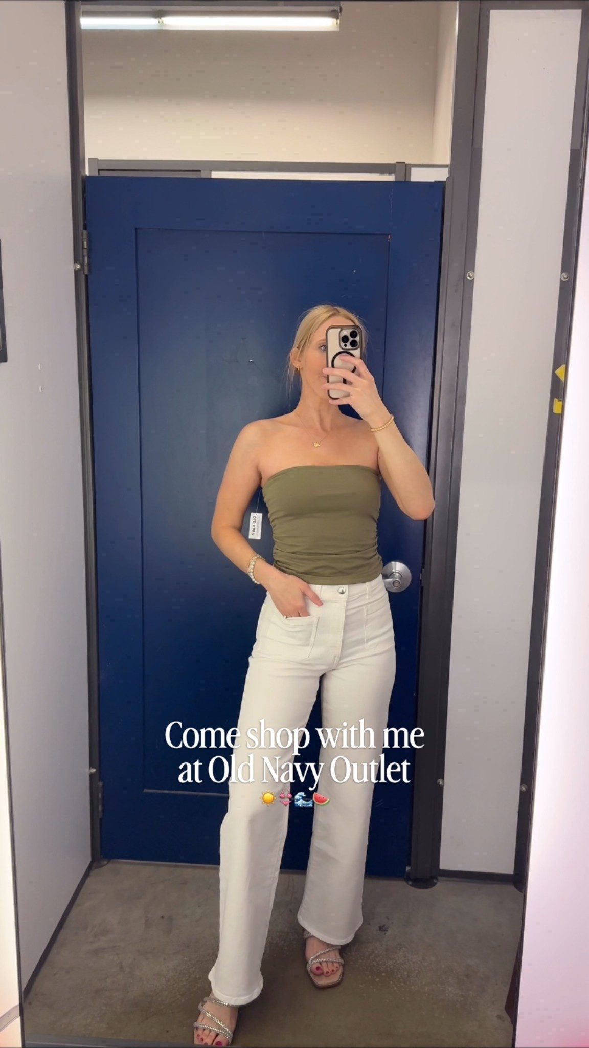 Come shop with me at Old Navy!

Old Navy has so many cute Summer outfits!! These tube tops are under $20 and usually go on sale for even less! I grabbed a few in different colors! Sized up to a small!￼

The white jeans i’m wearing are from Madewell. These are the Emmy wide leg jeans. I love the patch pockets!


Old navy finds, summer outfit ideas, strapless tube top, olive green top, white jeans outfit, casual outfit, old navy tops￼

#LTKootd #LTKSeasonal #LTKSaleAlert