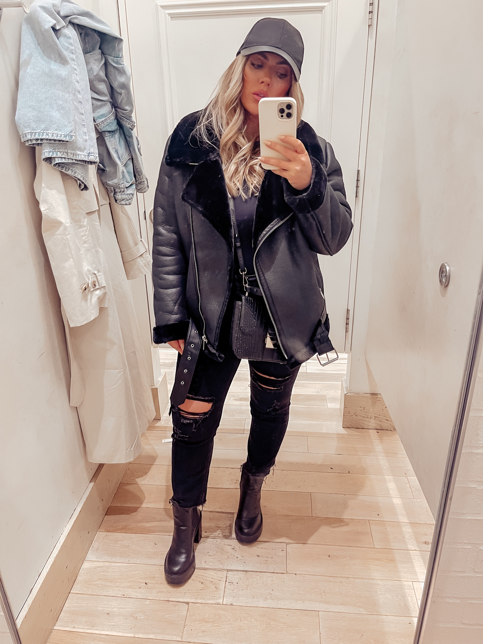 Amazon Fool Me Once inspired shearling jacket. I absolutely love it. Comfy and cozy and under $70. 



#LTKfindsunder100 #LTKmidsize #LTKMostLoved