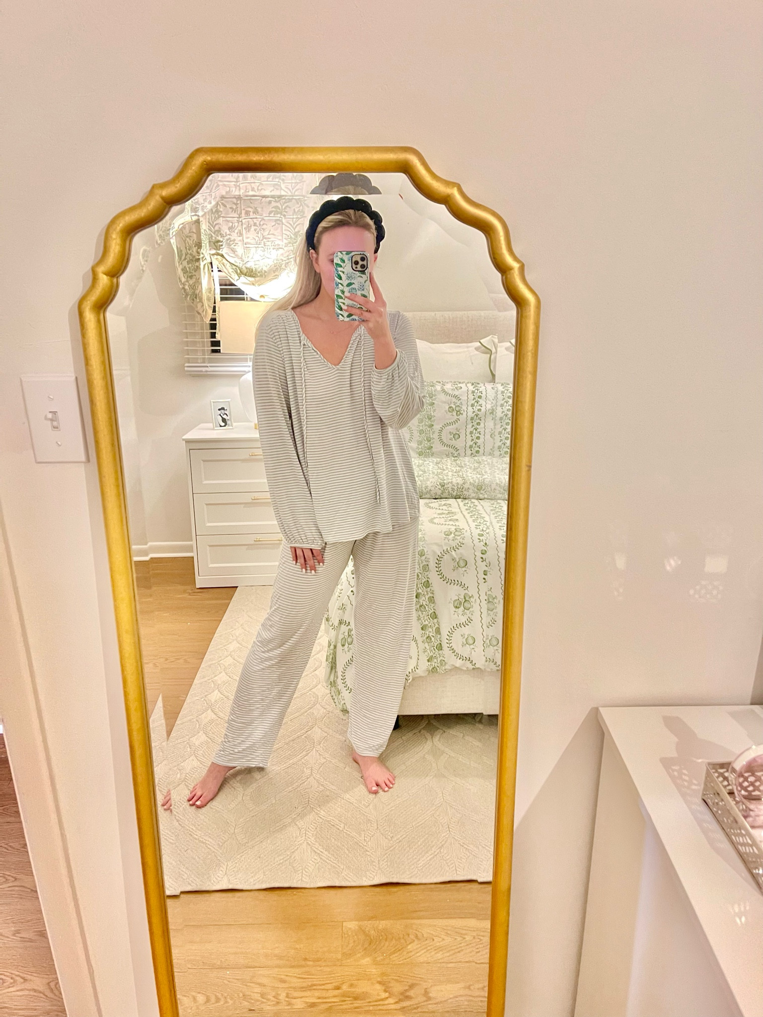 Hands down my favorite pair of Lake pjs. The fit and fabric are unmatched 👏🏼 in a medium & they are perfect!

#LTKFind #LTKsalealert #LTKSale