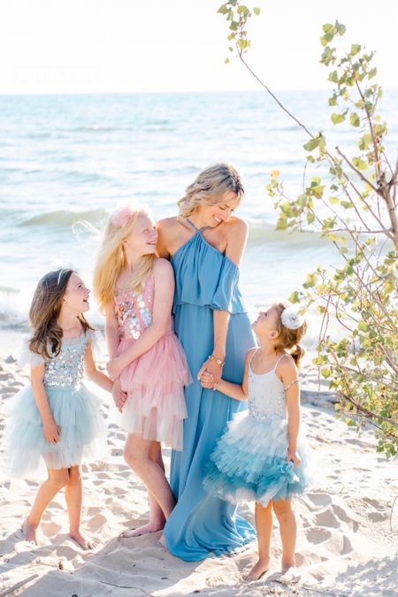 Show me your mumu Rebecca dress is perfect for spring and summer weddings, baby showers and gender reveals bridal dresses and bridesmaid dresses. Also perfect for family photos at the beach.