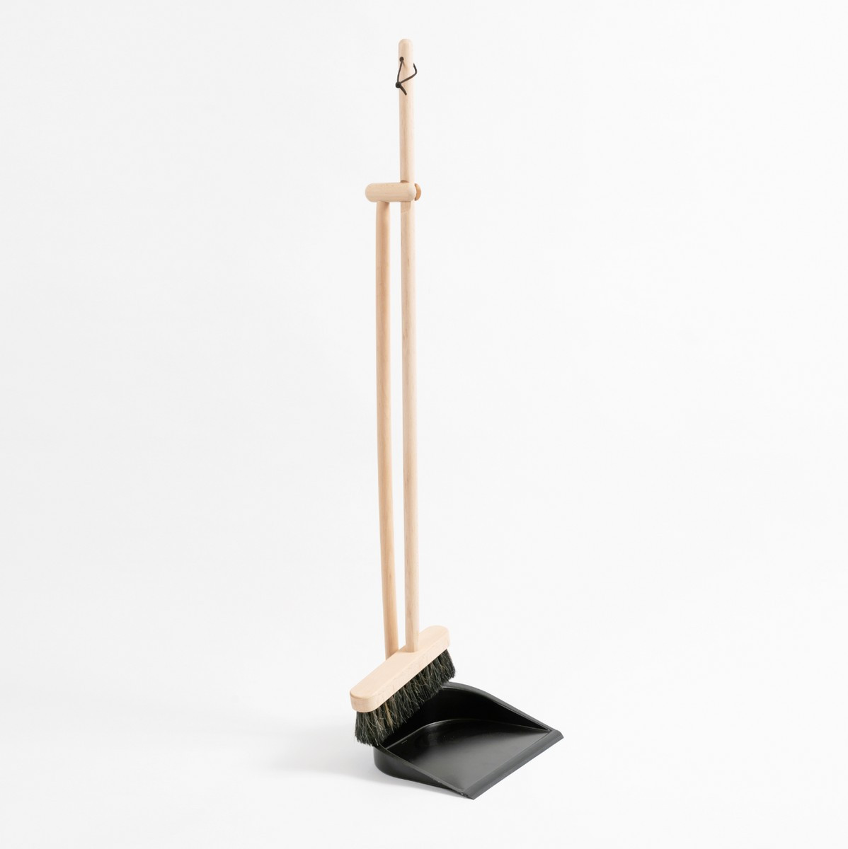 Kollen Dustpan + Broom | Stoffer Home