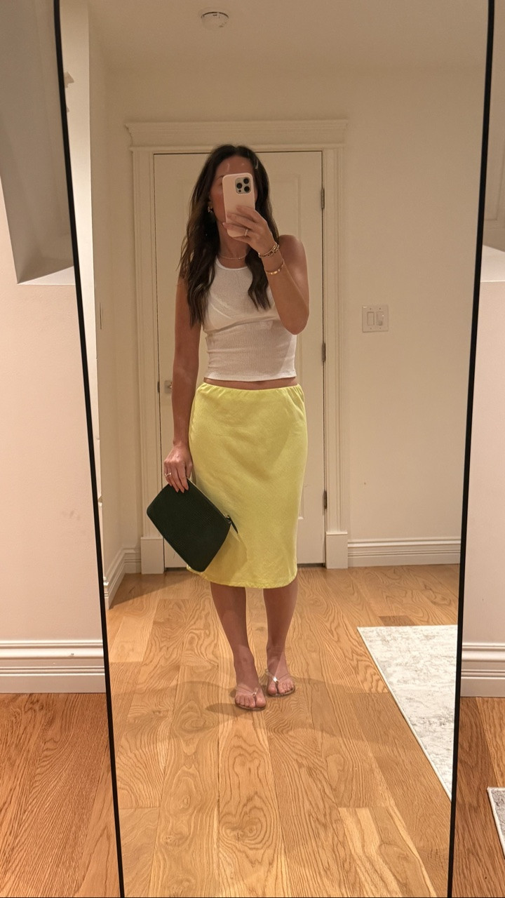 Styling tip: if an outfit already feels very summery, I skip the obvious raffia or woven bag and add a little leather instead. The contrast makes the whole outfit feel cooler and less expected.

Loving lime green and green in general lately 🍋‍🟩 This linen skirt also comes in other colors!

💬 Comment SHOP and I’ll send you links to my outfit.

#styling #stylingtips #coolgirl #styleinspo #summeroutfits

#LTKootd #LTKOver40 #LTKPetite
