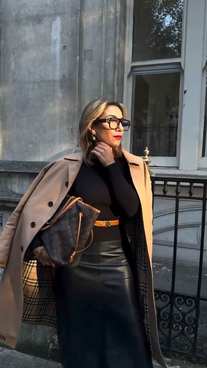 @londonfashionweek Day 4 look
@erdem @britishmuseum 
.
.
.
With @merakibyrashmibajaj earrings ✨
#londonfashionweek #lfw #fashionweek #fashionmonth #september #london #classic #classy #style #classystyle #classicstyle #iconicpieces #statement #ootd #streetstyle #londonfashionweekstreetstyle #lotd #trench #blackleatherskirt #midiskirt #autumn #fall #autumnoutfit #daytime #daytimelook #smartlock #blacklook #knittop #eyewearfashion