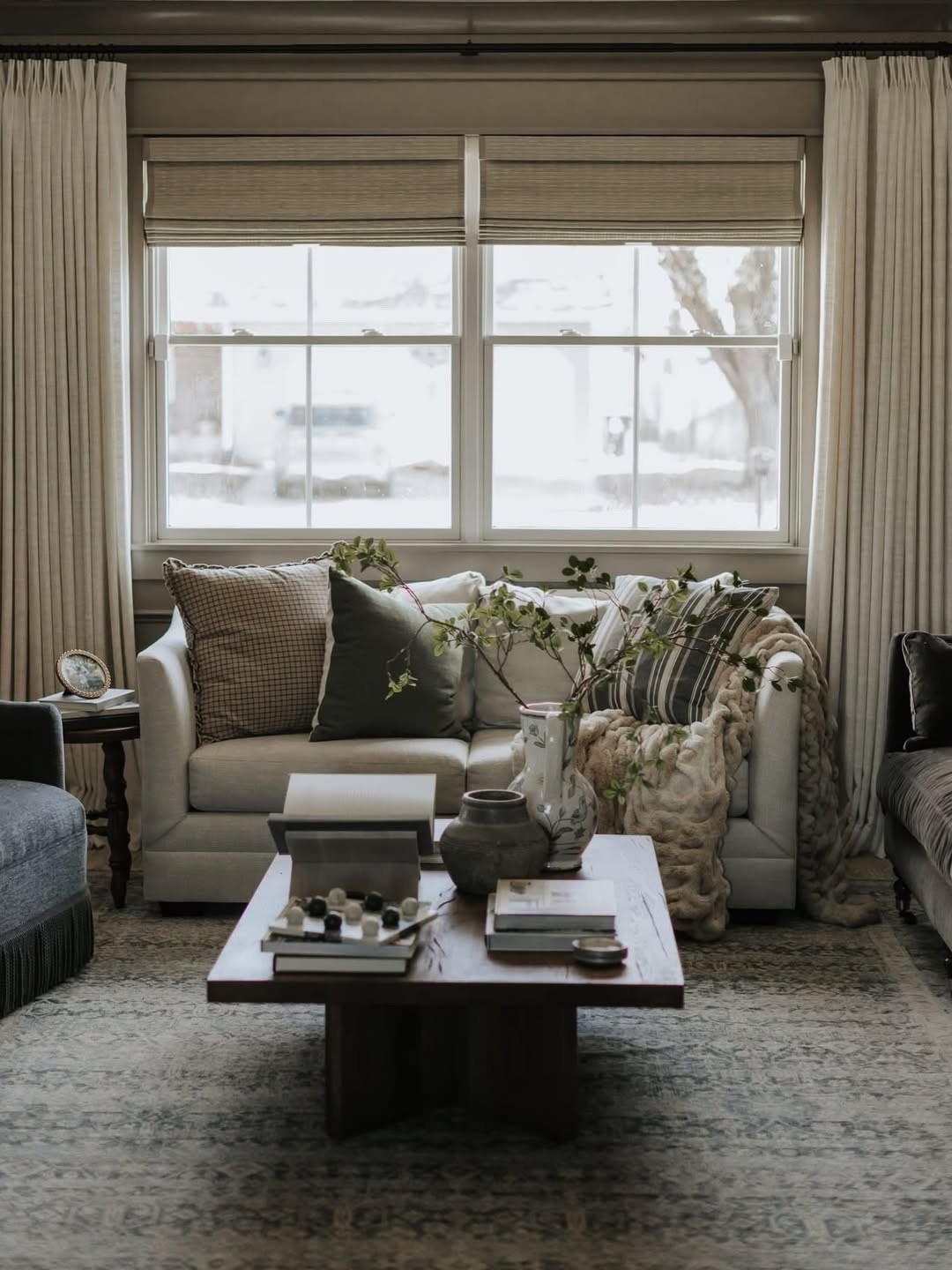 Love how this room has a calm, quiet structure to it 

#LTKHome