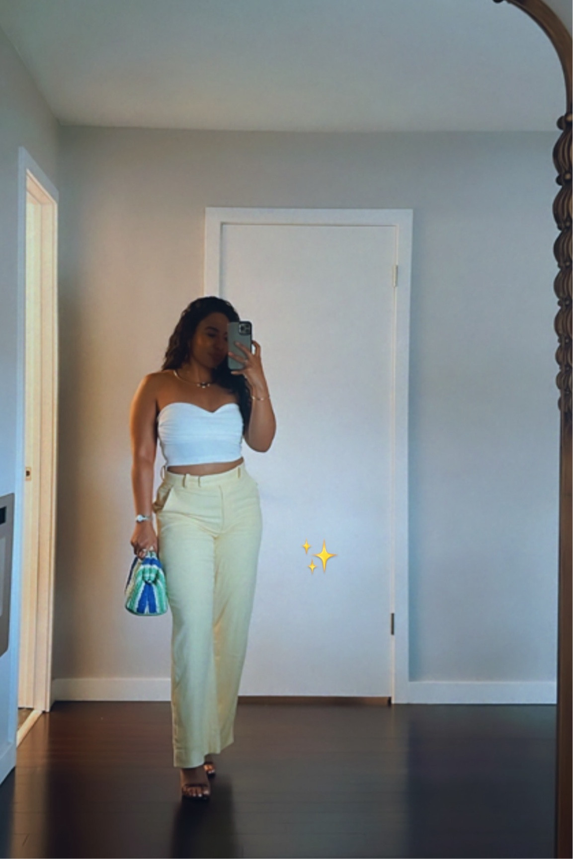 The too and clutch were sold out so I linked something similar. 