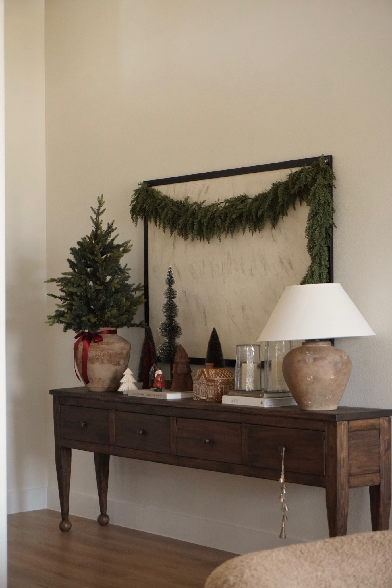 Christmas Entryway!

Tree is from At Home and can’t link but linked similar! 

christmas decor, christmas console table, christmas home, christmas finds, christmas deals, holiday decor

#LTKHome #LTKHoliday