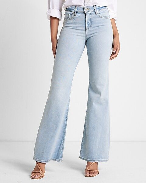 Mid Rise Light Wash '70s Flare Jeans | Express
