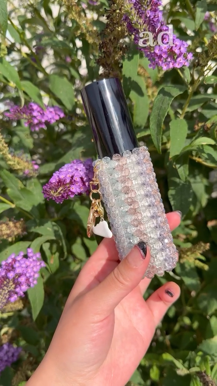 gifted ad | as a busy mom having dry shampoo on the go is a major game changer 

the odelebeauty x Susan Alexandrea bag clip dry shampoo has been the best thing 🤭 I have it with my keychains and it blends right in. 

It makes the continence of getting kids ready for school faster, hair is greasy at a family party no more. Also sometimes the line for a soda is so long you can touch up your hair no problem. 💖

It’s available now on odelebeauty website ✨

*I don’t show my kids so there was no kids in the car while filming*

#odele #odelebeauty #giftedcollaboration #dryshampoo