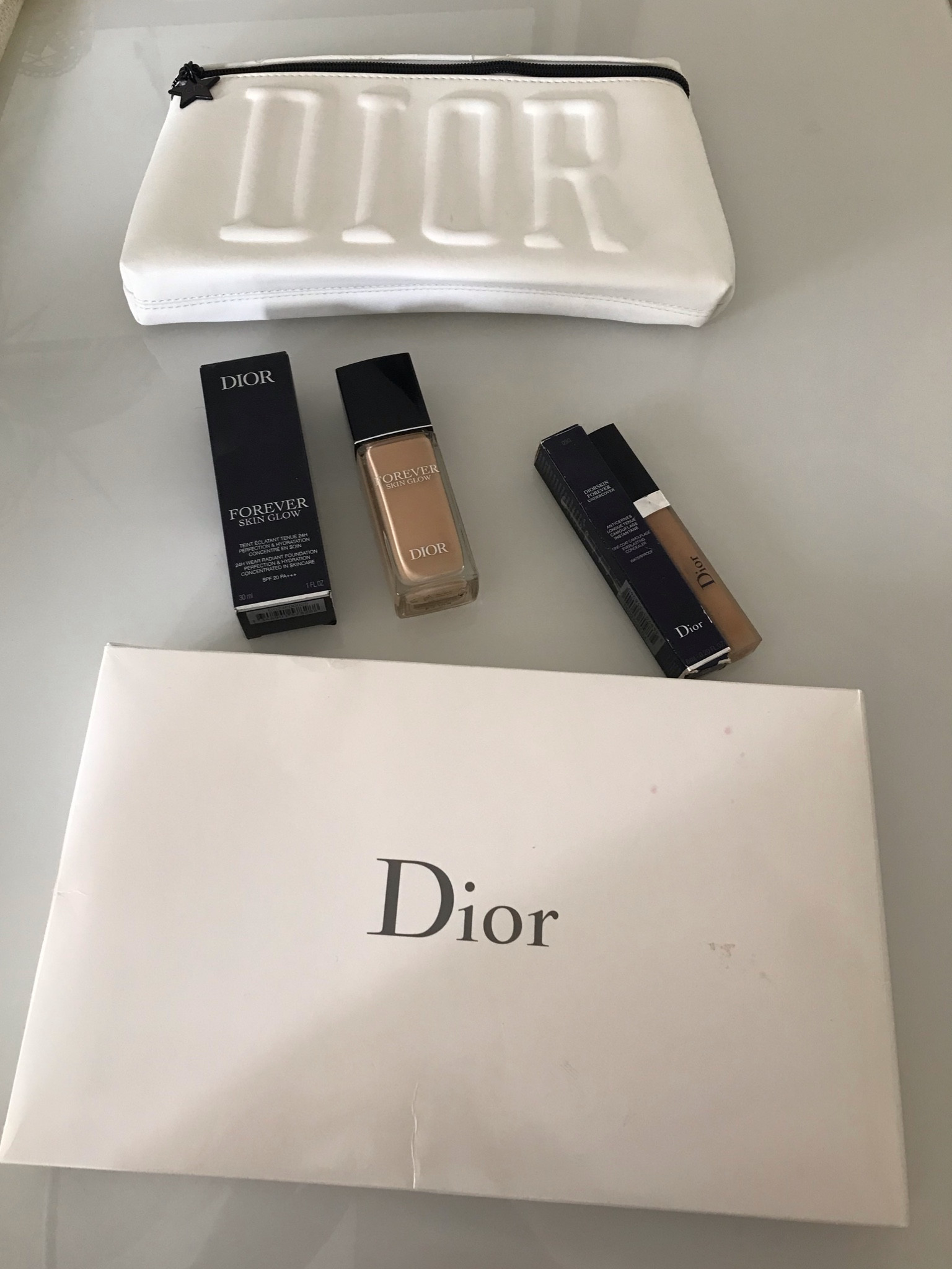 Eu adoro produtos com alta tecnologia que entrega muito resultado .
Base - tom 2,5 n Skin glow
