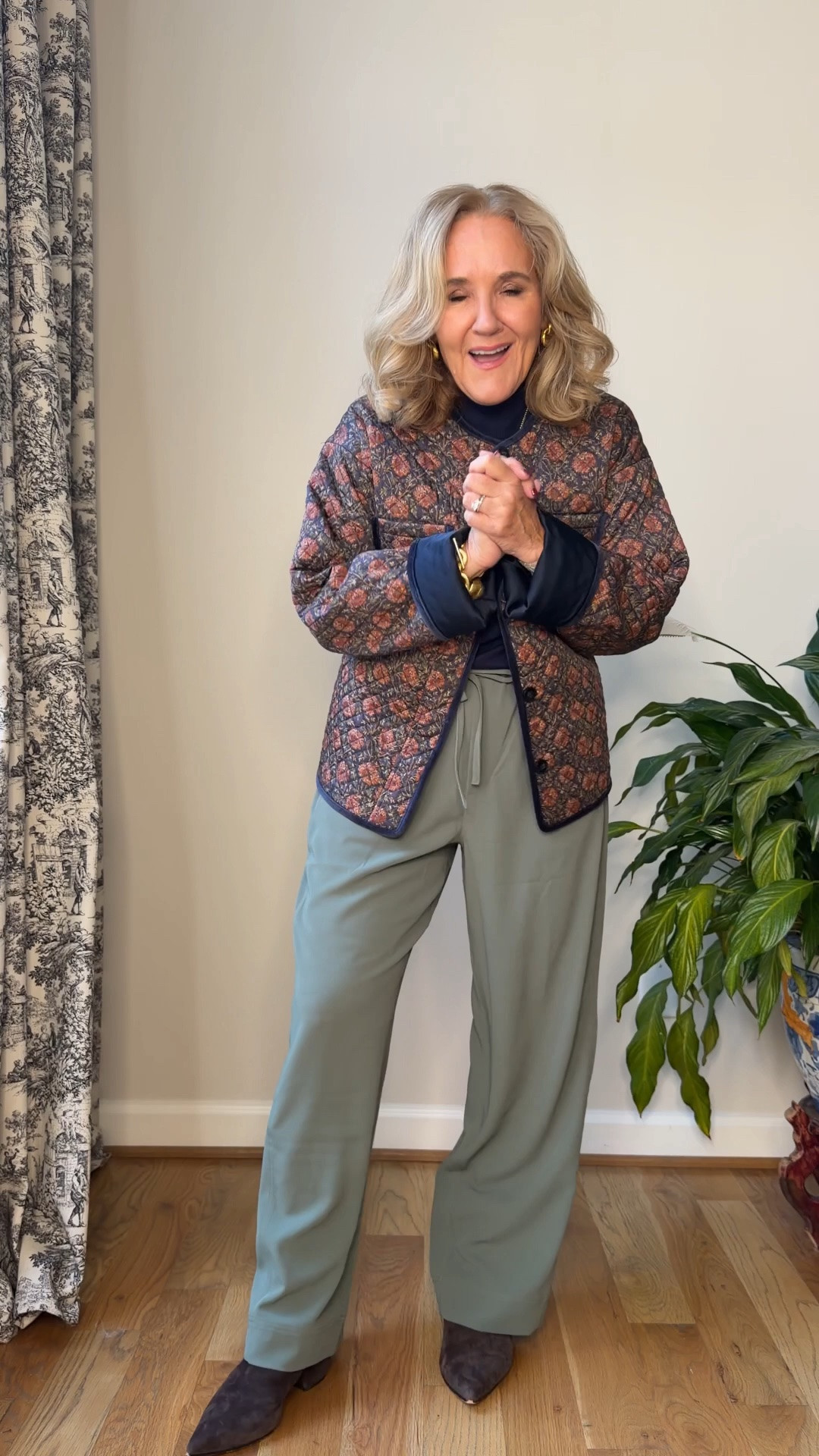 Quilted jacket size medium 
Pants size medium reg and they are on sale 
Short sleeve mock neck sweater size 1.0