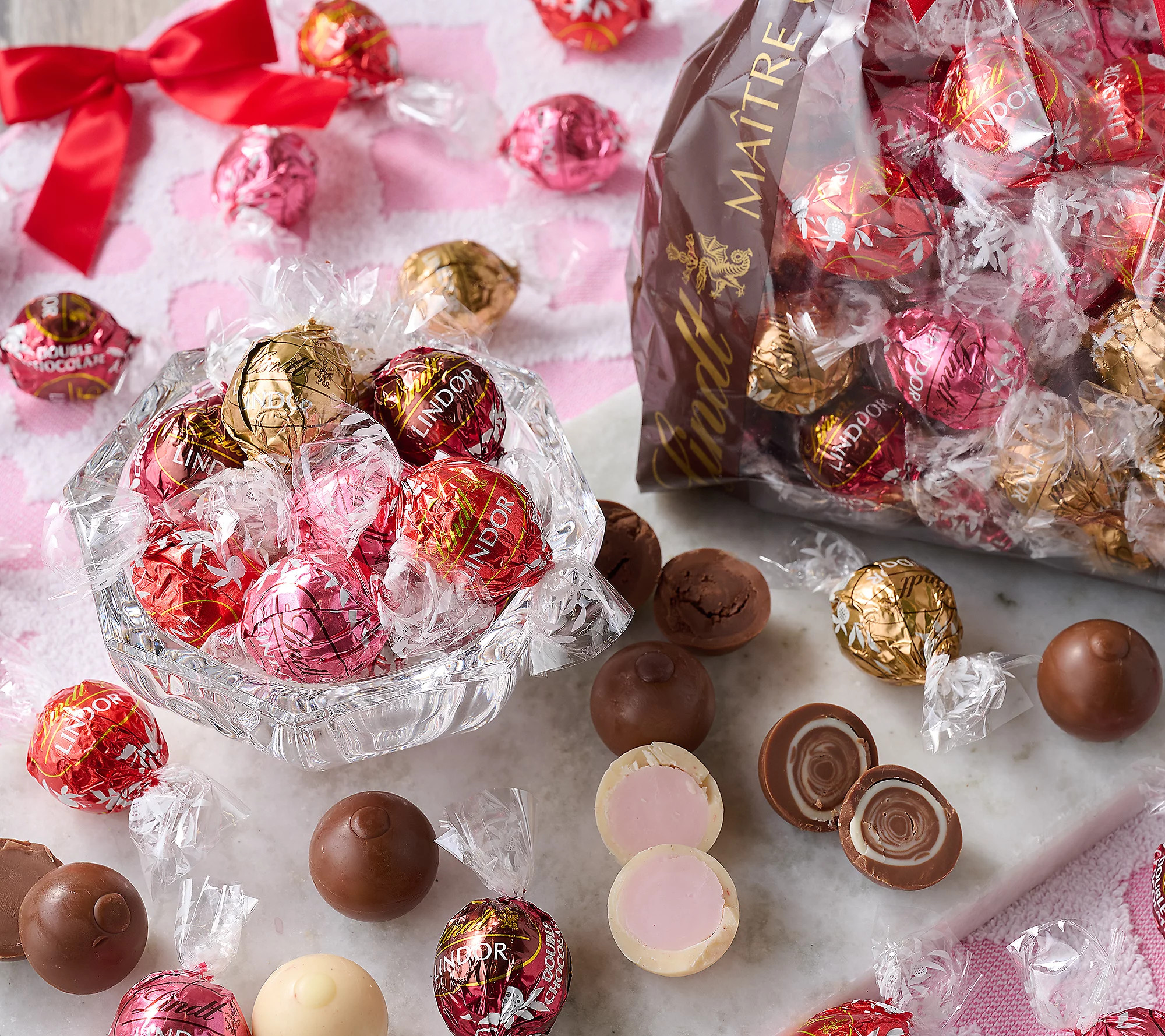 Lindt 100pc Valentine's Day Lindor Truffles in (2) Gift Bags | QVC