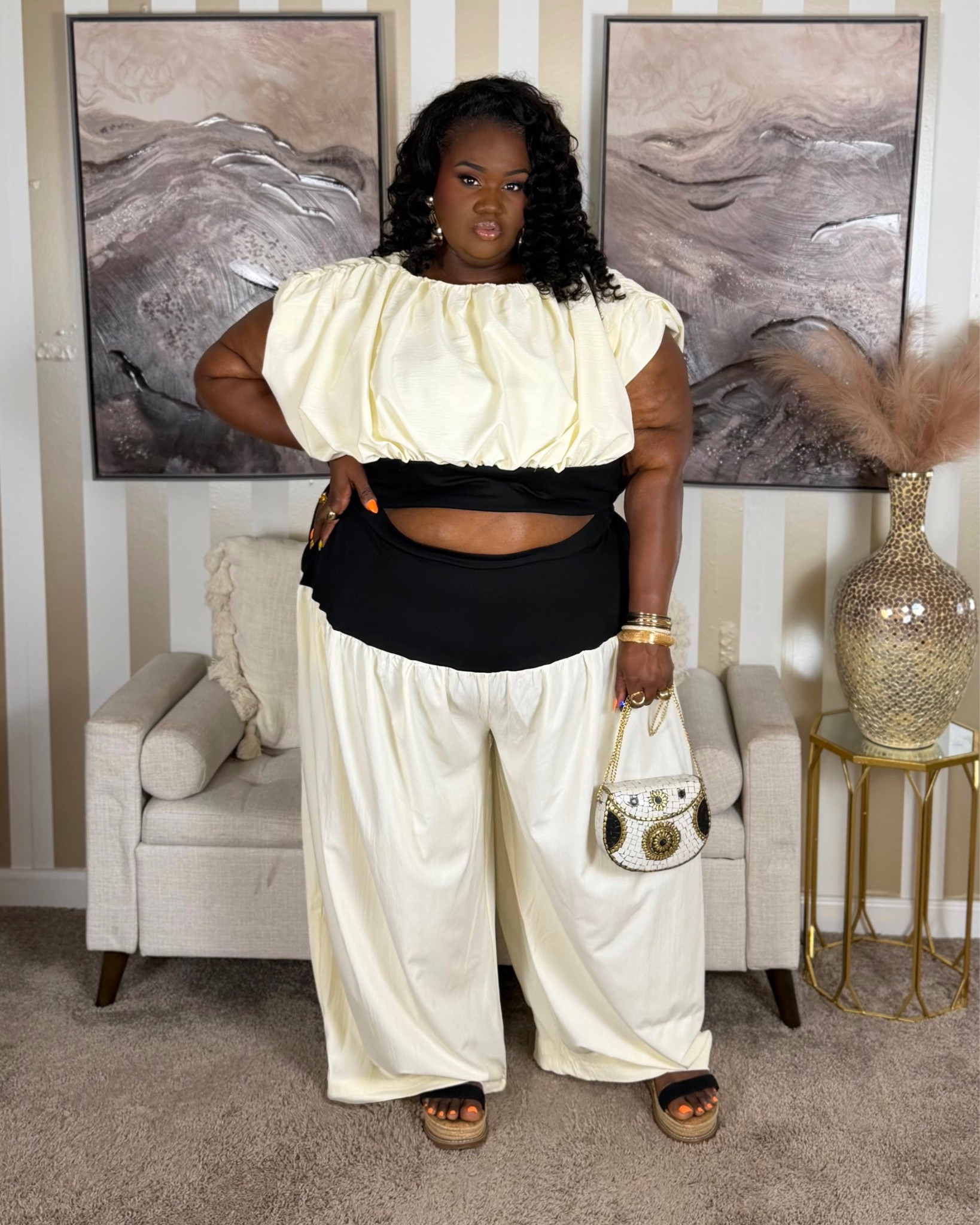 My mama wanted to go and see Anthony Hamilton… And I was like “WE OUTSIIIIIDE!” What an amazing show! Great, great selection of music and if you know anything about me, I absolutely LOVE music!! Outfit deets are below:

Set: @eloquii 
Handbag: Some where in Greece

#AnthonyHamilton #MusicSoulChild #PlusSizeFashion #CurvyFashion #Eloquii
