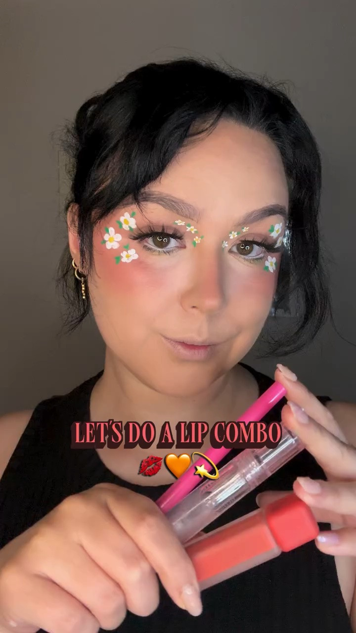 Let’s do a makeup combo together! 💋🧡

eye makeup in: @_makeup.by.k 
⎯⎯⎯⎯⎯⎯⎯⎯⎯⎯⎯
Products used:

@juviasplace lipliner-  sweet nothing
the about face lippie is discontinued 🥲
@kajabeauty gloss shot - crystal clear
 ⎯⎯⎯⎯⎯⎯⎯⎯⎯⎯⎯
#makeup #grwm #lipcombo #lipcolor #pinterestinspired