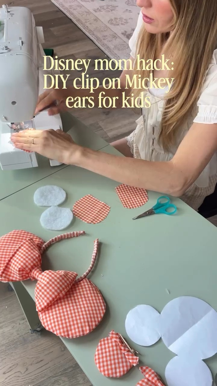 ✨ Mom hack: DIY clip-on Mickey ears for kids 🏰🎀

If your little ones love Disney magic but can’t keep headbands on for more than five minutes… this DIY is for you. I made these adorable clip-on Mickey ears that stay comfortable, work with pigtails, braids, ponytails, or loose hair, and add the sweetest touch to any Disney outfit.

I love finding simple ways to make our Disney trips feel even more magical, especially with handmade details that become part of the memories. These were easy to customize with fabric scraps, bows, and all the little details that make them unique.

This is exactly the kind of Disney DIY I’ll keep making as a mom who loves creating childhood magic one project at a time. ✨

Save this idea for your next Disney vacation, Halloween costume, birthday party, or Disney day at home. And follow along for more Disney crafts, sewing projects, DIY outfit ideas, and ways to add a little extra magic to childhood.

🎀 Would your kids wear clip-on Mickey ears?
For your cover text: “Mom hack: the Mickey ears my kids actually keep on ✨”