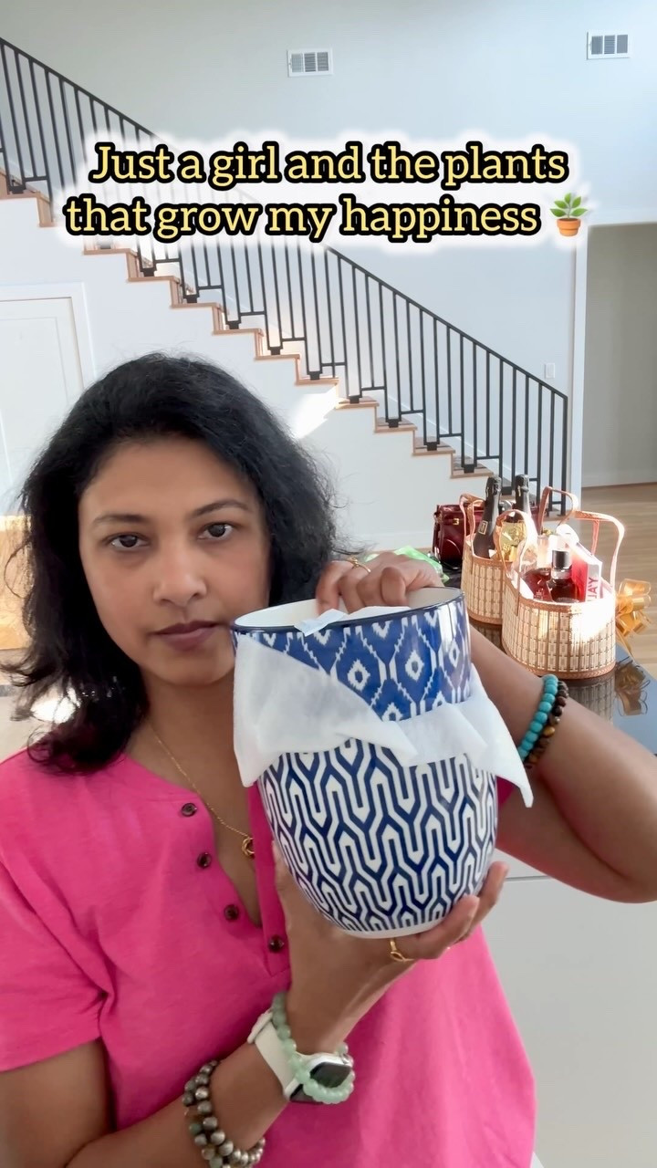 Just a girl and the plants that grow my happiness 🪴

watch the reel on my IG @ justchillwithpam 

7pcs cylinder glass vases - https://bit.ly/4wJIx21
Garden tool set - https://bit.ly/4g0xvhE
Potting soil - https://bit.ly/4q85UzZ
Ceramic pot set of 4 - https://bit.ly/4fOiTmI

link - https://liketk.it/6kTFu
#plantparent #houseplantclub #greenthumb #crazyplantlady #plantlove

#LTKdayinmylife #LTKvlog #LTKHome