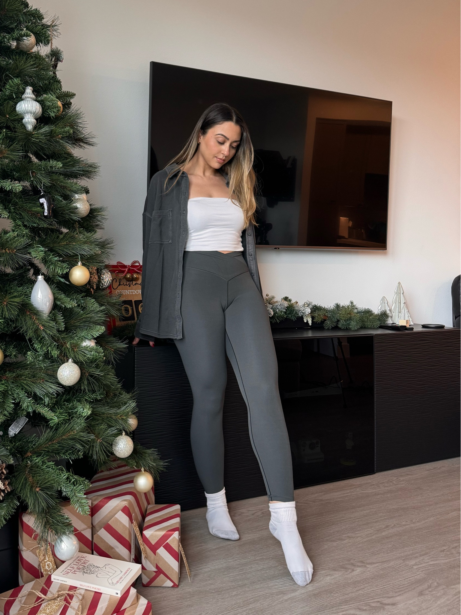 The best leggings on earth are on sale so excuse the spam 🫶🏼 they’re only $30! RUN don’t walk! Highly recommend the black, blue, and this beautiful gray color! 😍