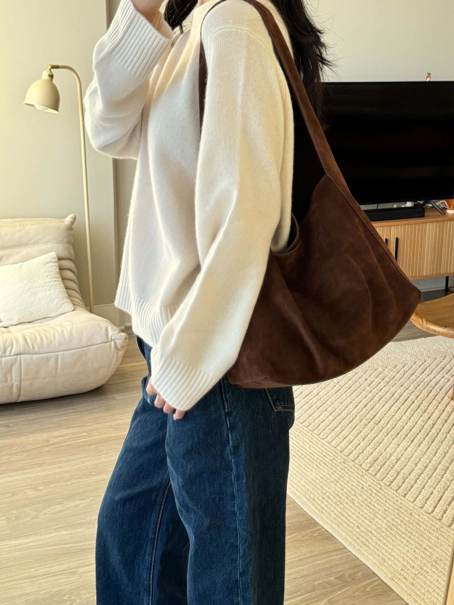 this suede bag is becoming my go-to casual bag 💼 @onequince #QuincePartner

#LTKootd