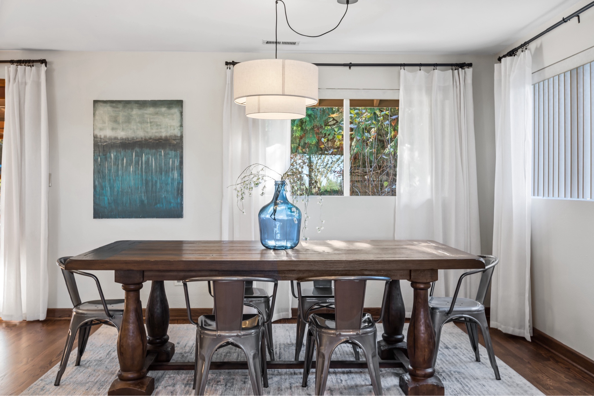 Classic, Simple + Durqble AirBNB Dining Room Refresh 

#STRFurnishings #STR #AirBNB #DiningRoom #BlueDiningRoom #SheerCurtains 

#LTKhome