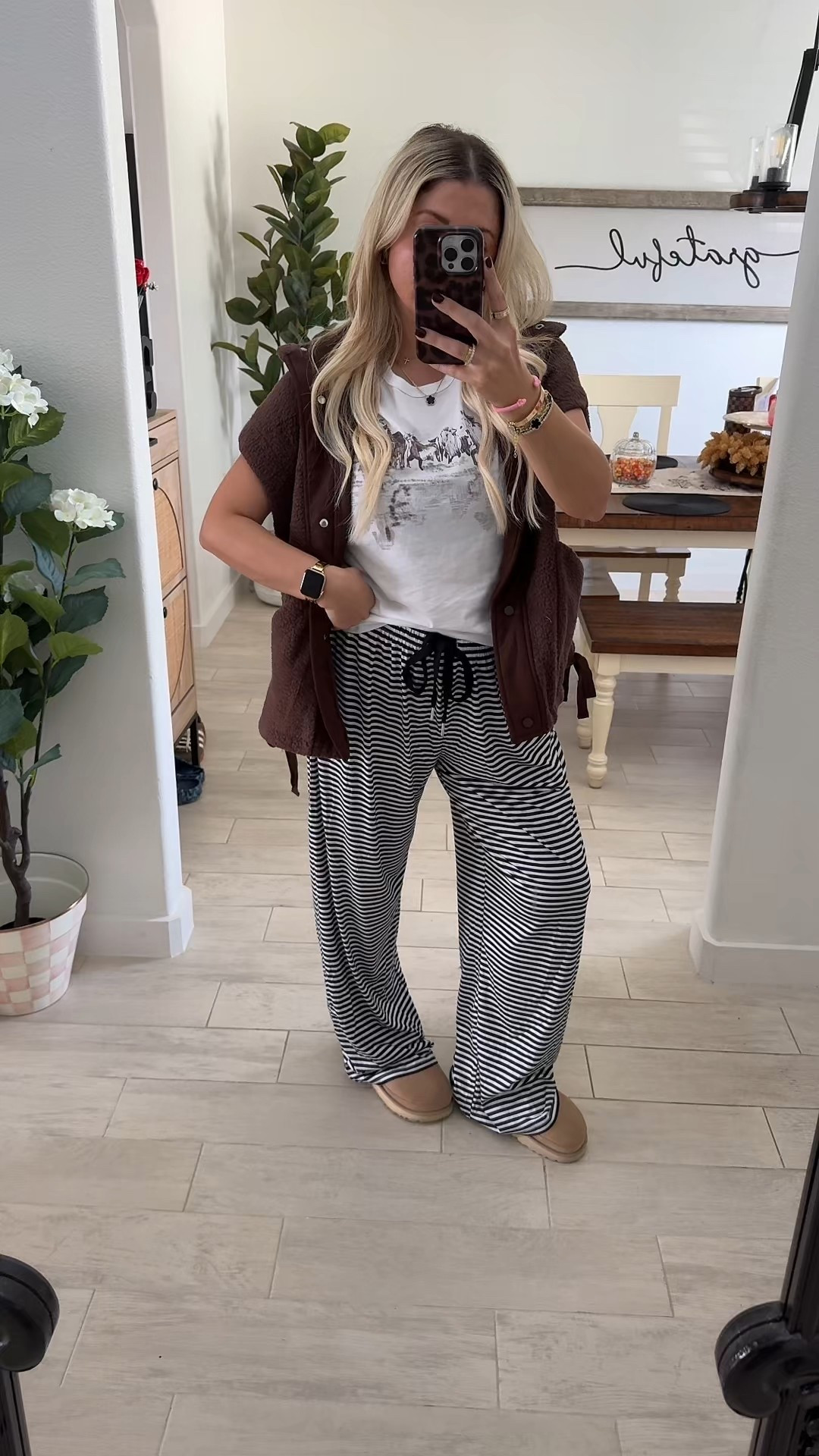 Comfy fall outfit 
Size small
Ugg clogs tts

#LTKSaleAlert #LTKShoeCrush #LTKFindsUnder100