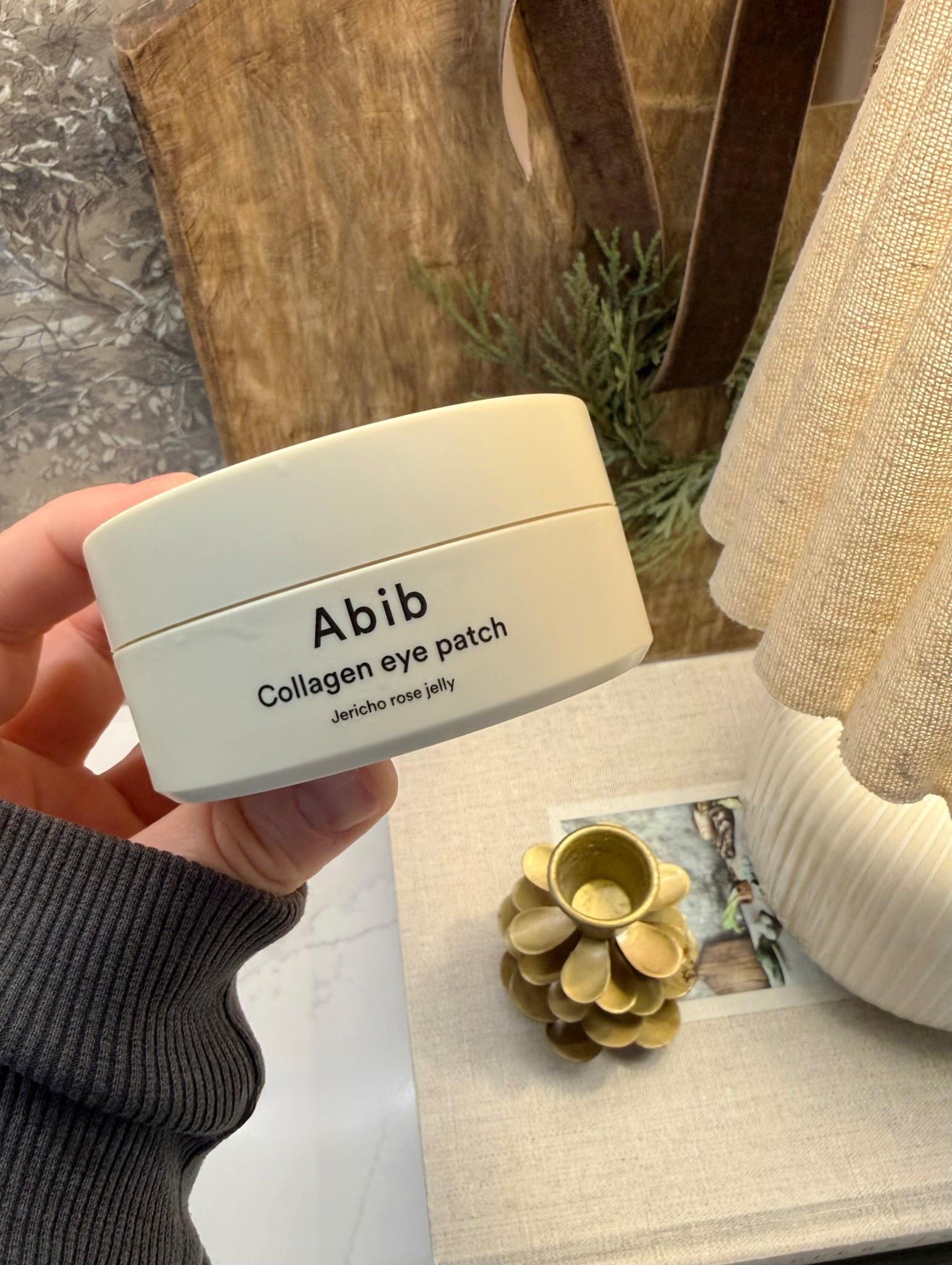 These eye patches are AMAZING!!! 🙌🏻😍 They leave your eyes looking refreshed and smooth! They are on sale, under $20 and would make the perfect last minute gift or sticking stuffer!!! Arrives in time for Christmas! 


#christmasgift #stockingstuffer #eyepatch #skincare #dailyroutine #morningroutine #christmas #giftsforher #gifts #present 

#LTKBeauty #LTKHoliday #LTKGiftGuide