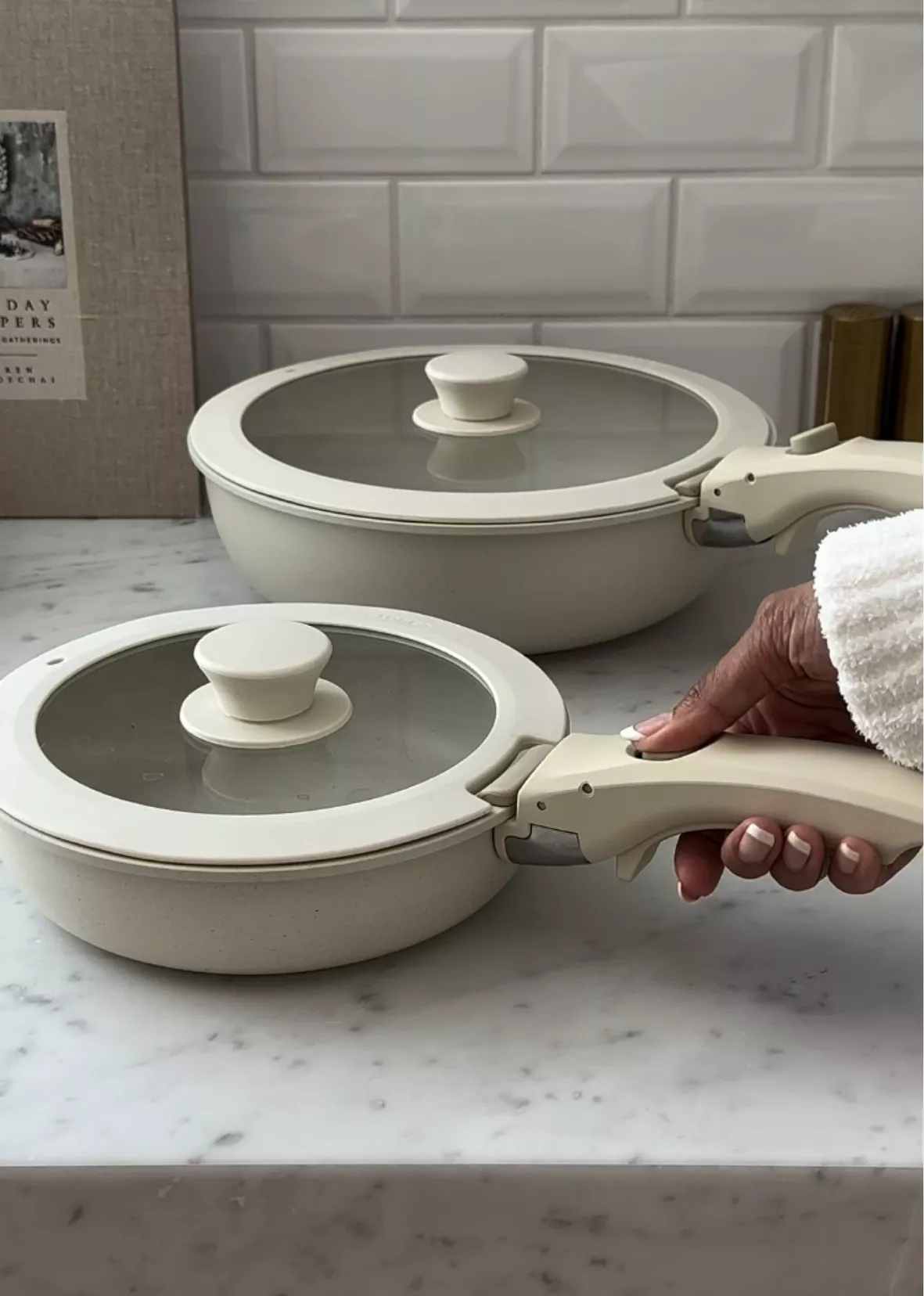 This Carote cookware set has detachable handles to save space