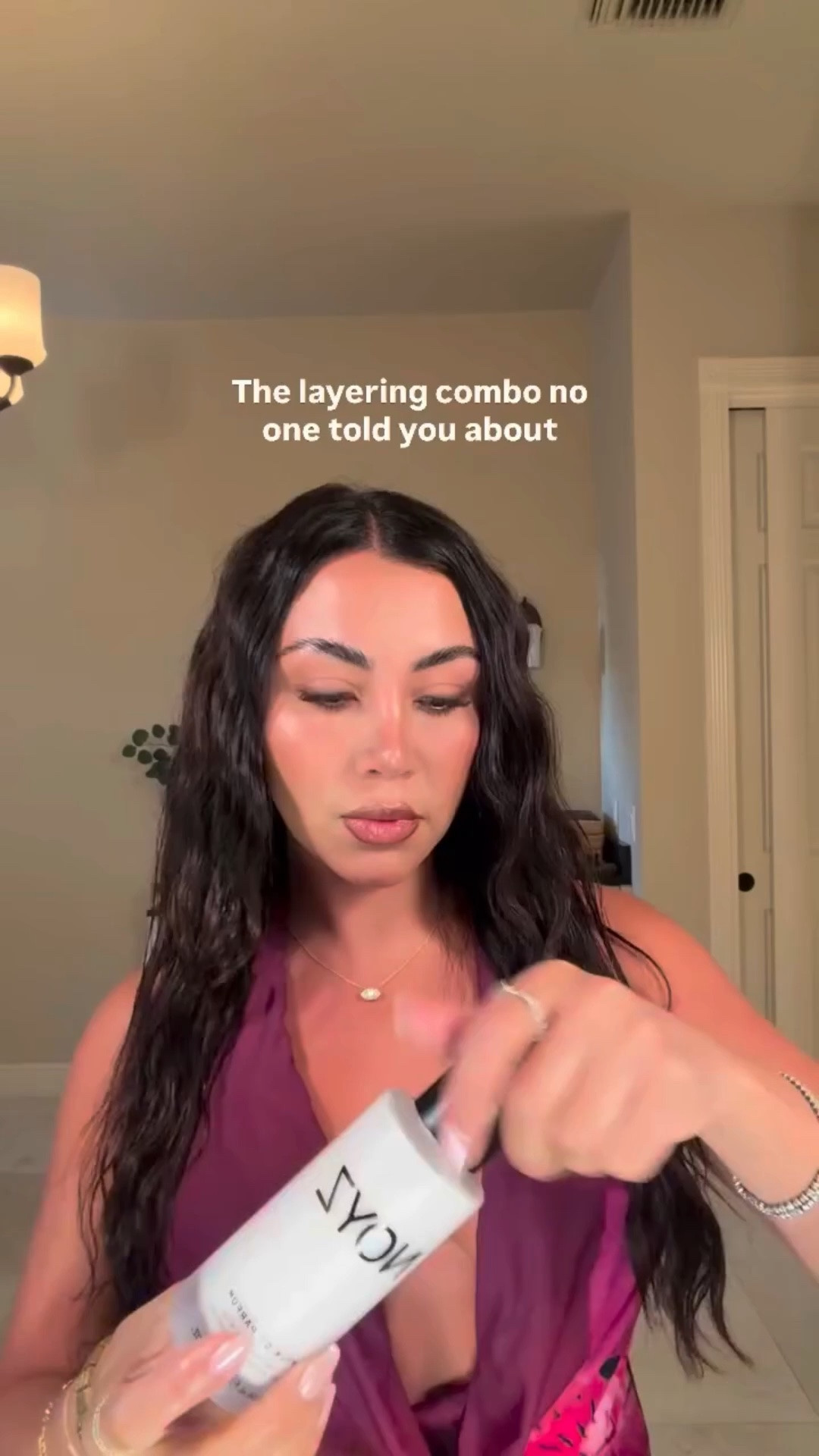 Hydrated skin, amplified fragrance, all summer 🌺 Follow me for more beauty tips ✨✨

@noyz_official mylk de parfum-  Unmute 
@cyklarofficial body oil 

#summerglow #bodyoil #perfume