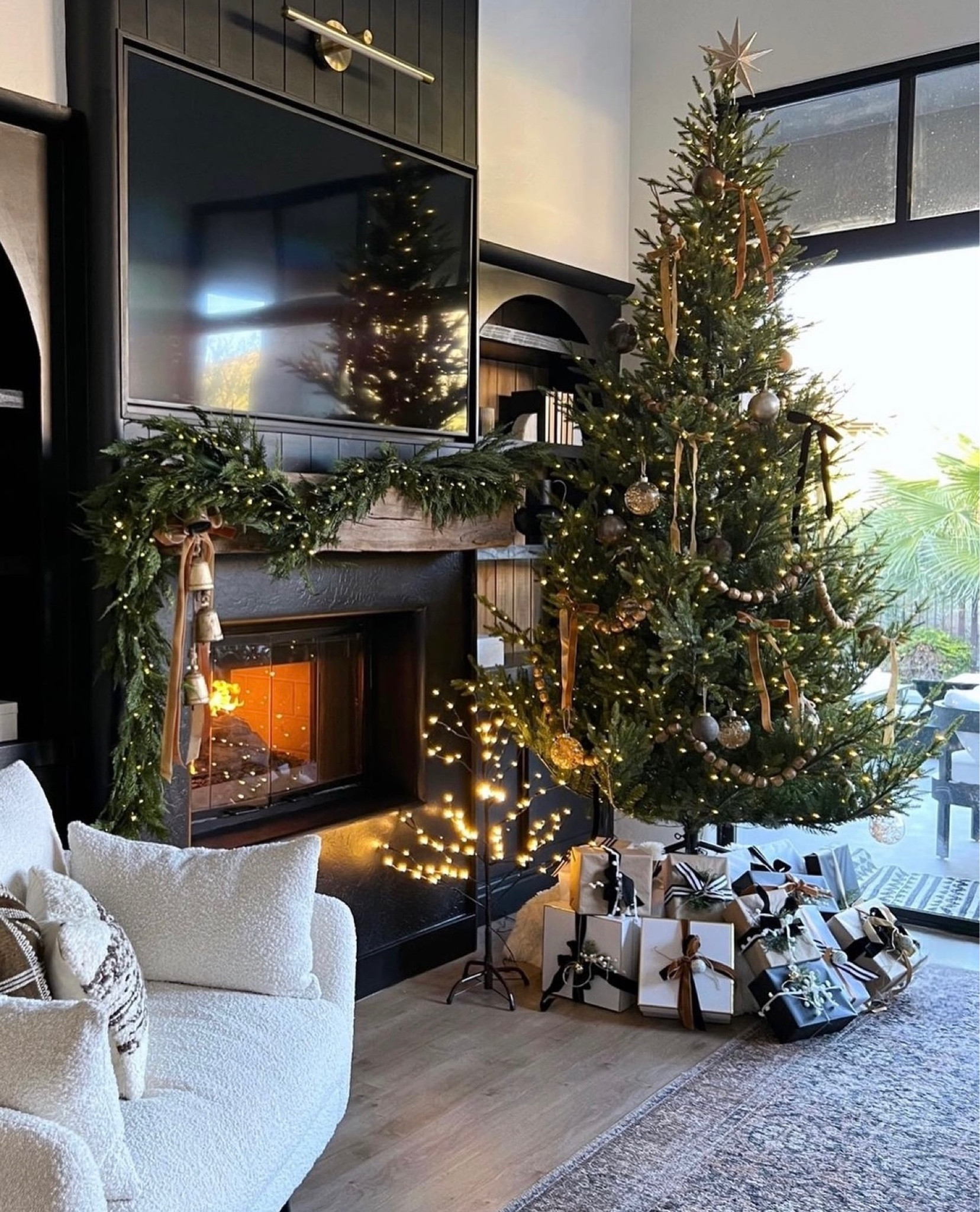 My beautiful tree & garland is back in stock this year! It sold out so fast last year! 

#LTKfindsunder100