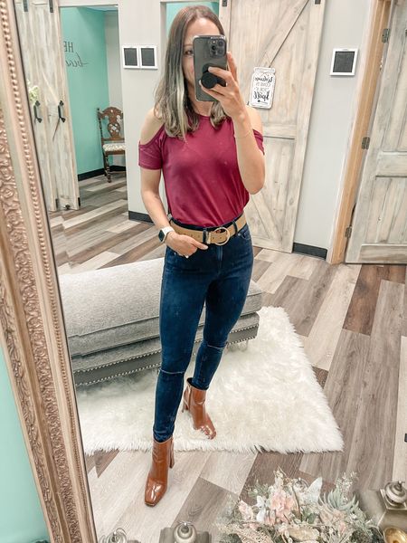 Not loving this summer weather in fall but these boots make it better 🫶🏼 Wearing XS in top, size 0 jeans and size 7 boots. All TTS. Jeans currently on sale! 

Let’s be friends 🤍 Insta @suttonstyleblog

Fall
Boots
OOTD
Petite Style
Affordable 