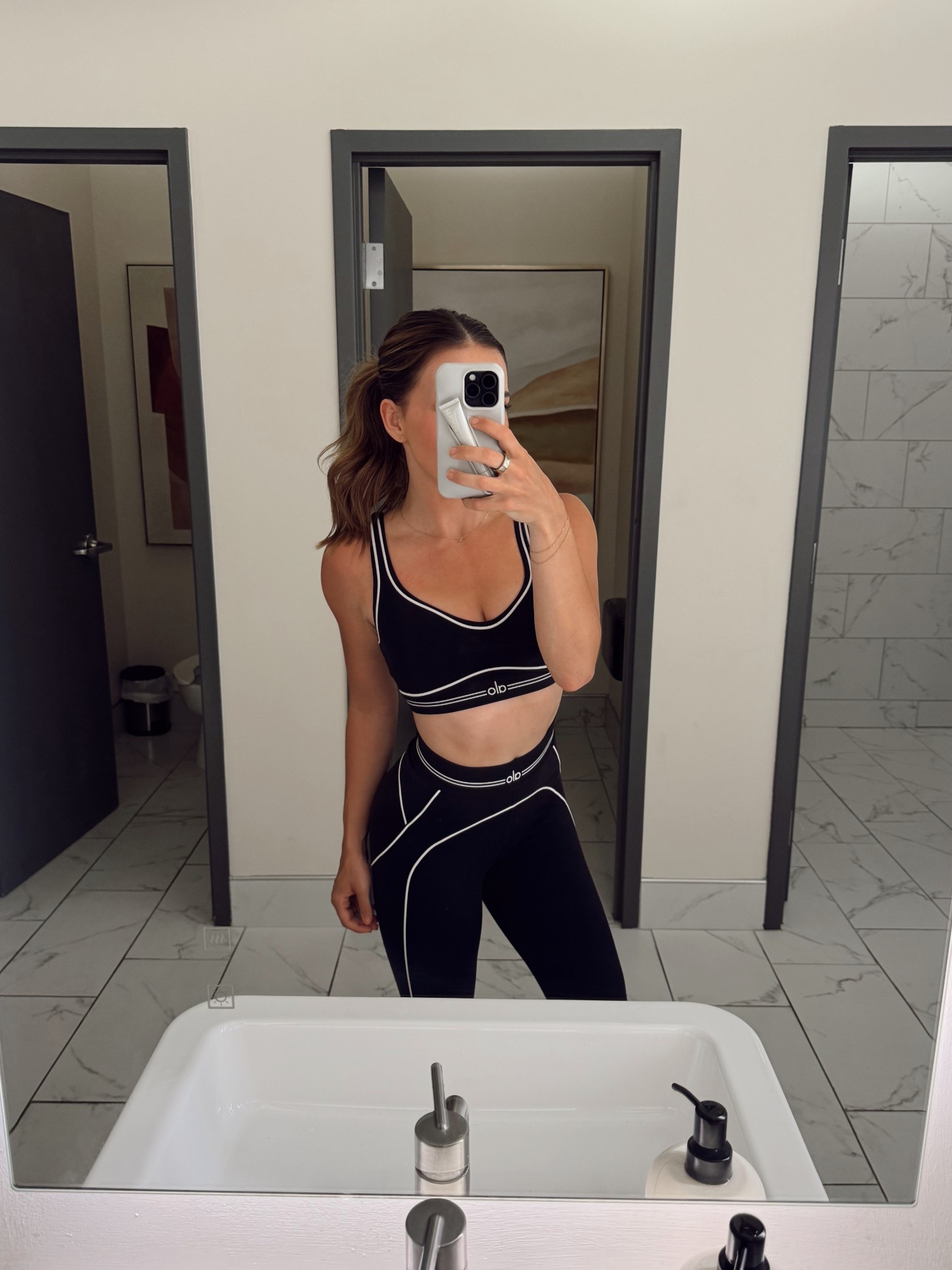 Alo sale! 30% off this set

Size xs in both

#LTKActive #LTKFindsUnder100 #LTKSaleAlert