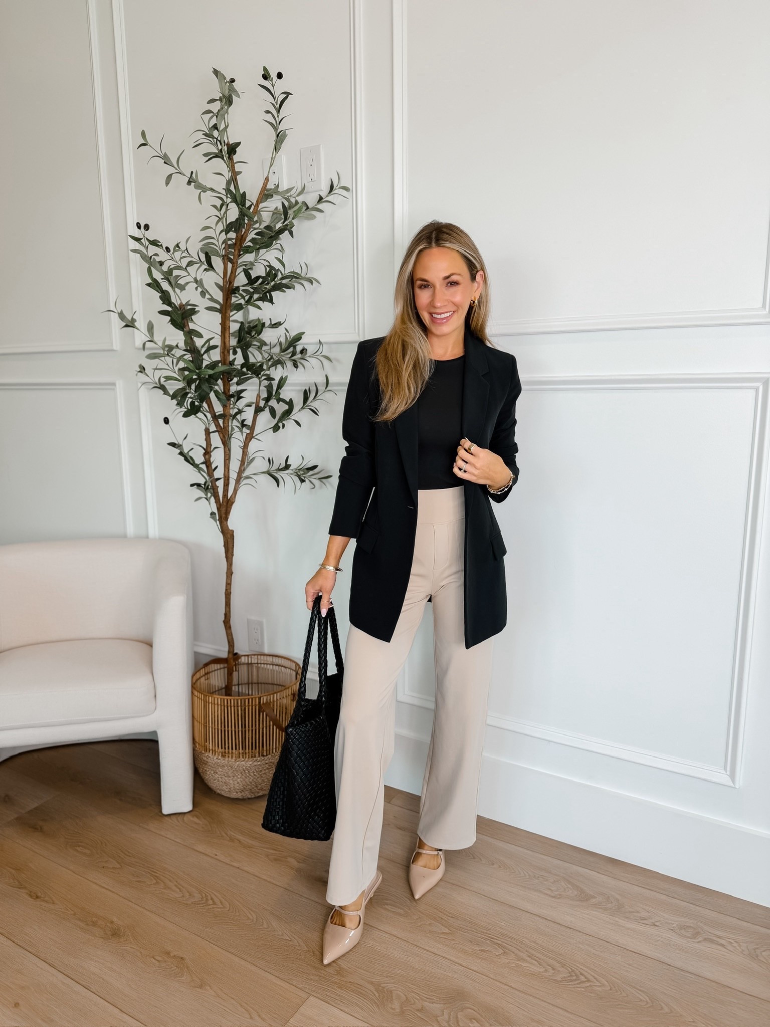 Easy but chic workwear outfit idea! These are yoga pants that look like dress pants! They have all of the seam and pocket details to make them look elevated but the stretch and comfort are 10/10! 

#LTKPetite #LTKWorkwear #LTKootd