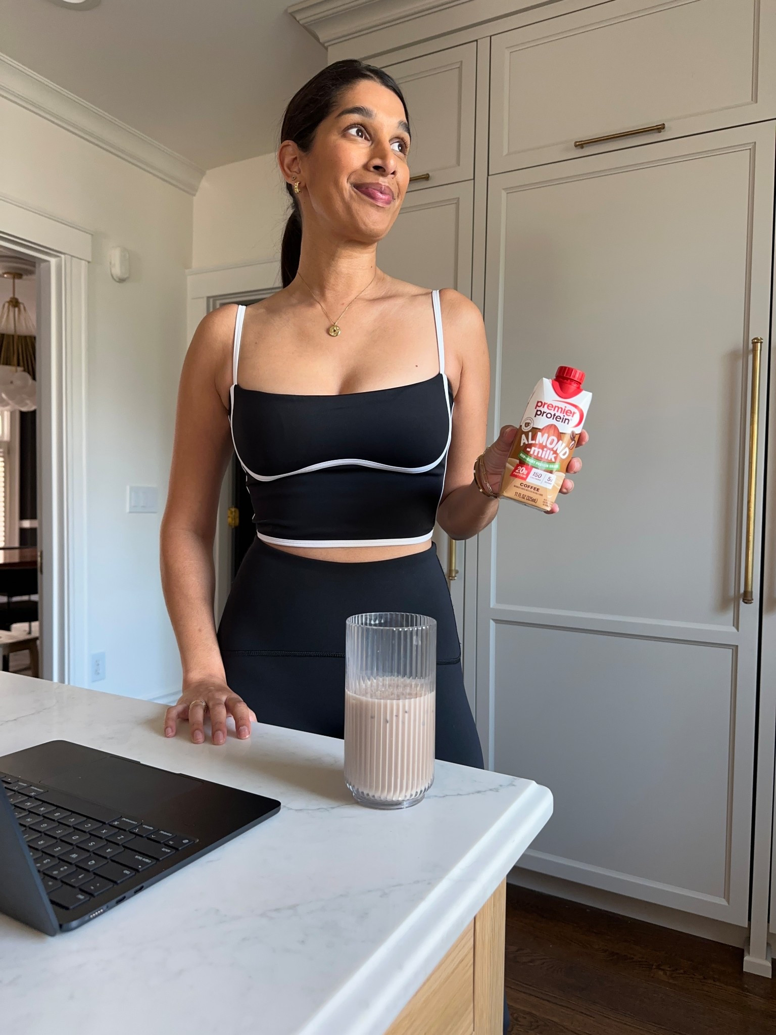 #AD The new Premier Protein Almondmilk shakes are an easy way to get 20g of non-dairy protein in and they taste amazing and feel much creamier. Have you tried them?
@premierprotein @target #PremierAlmondmilkProteinShake #PremierProtein #NonDairy #TargetPartner #Target 