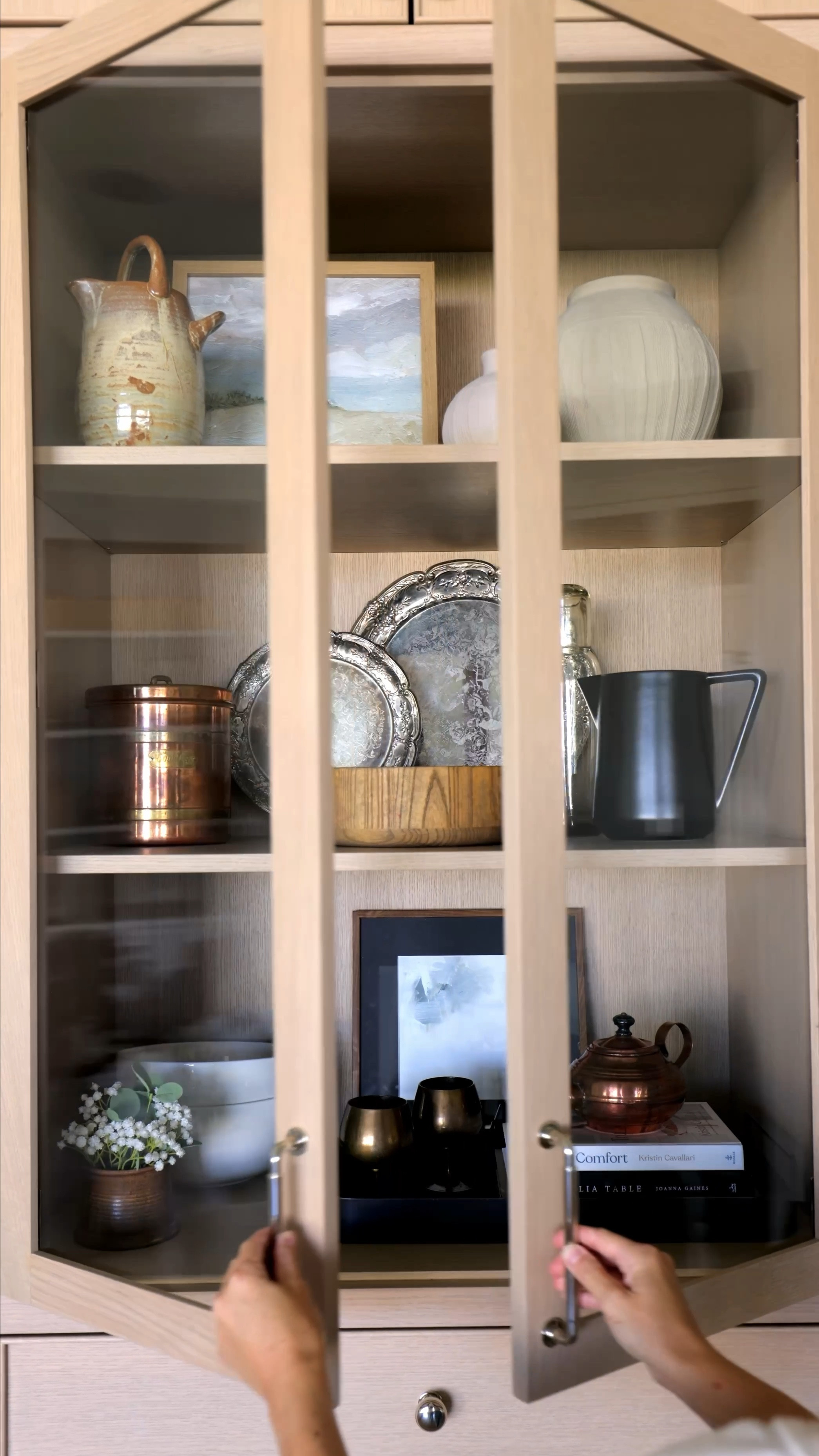 Shop our Huber House here!🫶🏻 


#home #kitchenhutch #hutch #modernhome #traditionalhome 