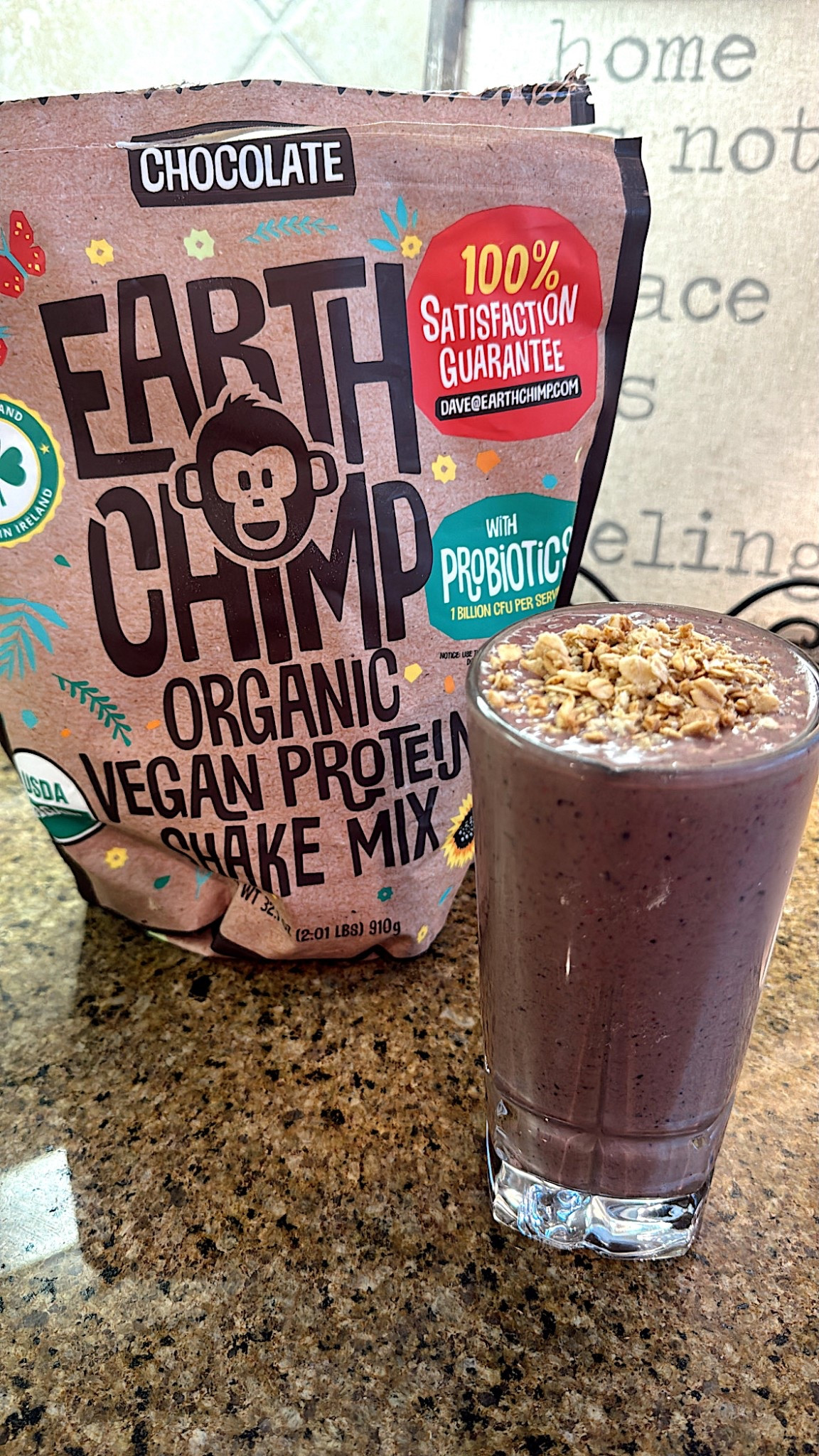 Yummy vegan chocolate protein powder!😋🍫 #earthchimp #veganproteinpowder #smoothie

#LTKHome