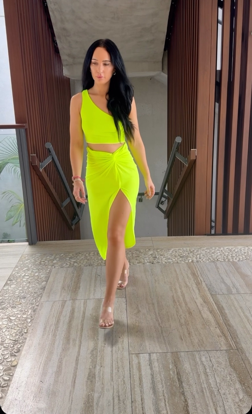What I wore in Mexico! Wearing a size small. Perfect for the beach/resort


Spring break 
Resort wear
Beach outfits
Two piece set
Mesh dress
Beach cover up 

#LTKtravel #LTKfindsunder50 #LTKswim