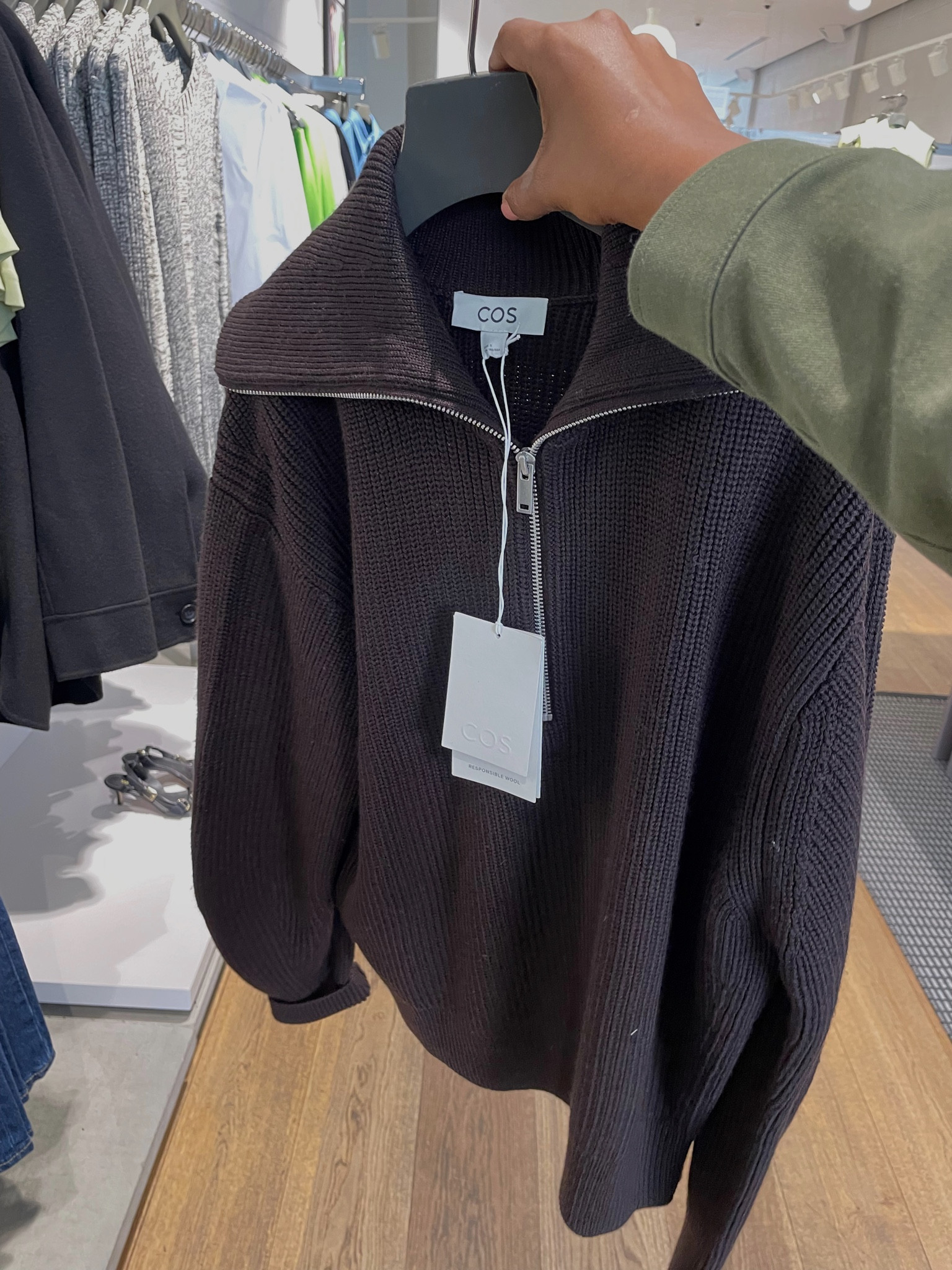 The perfect brown knit 

Knit 
Jumper 
Brown knit 

#LTKeurope #LTKSeasonal